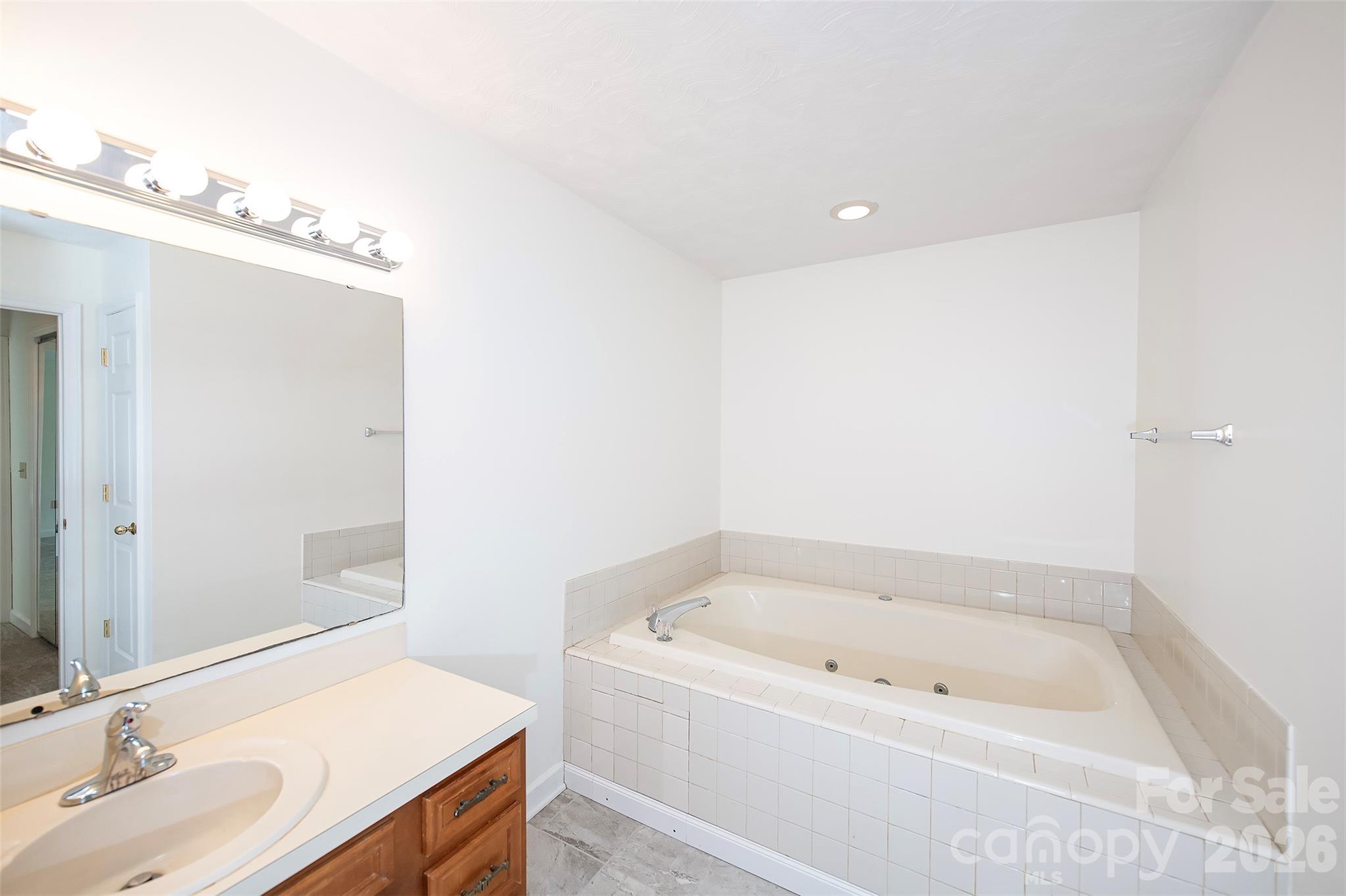 15722 Rhinehill Road — Charlotte