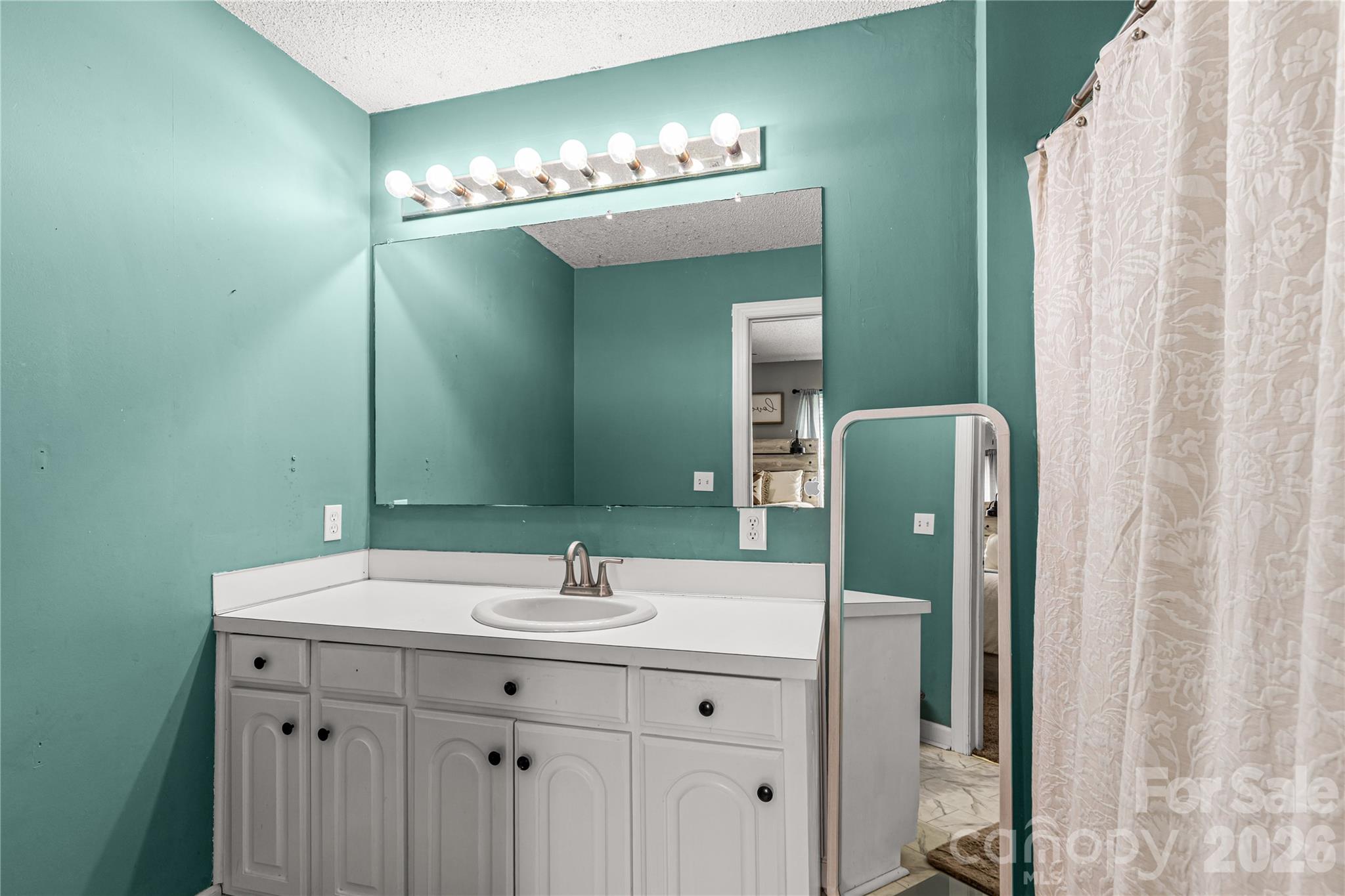 4535 Taxahaw Road — Lancaster