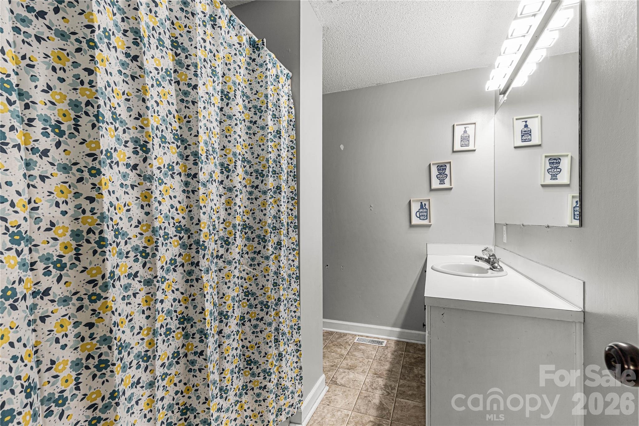 4535 Taxahaw Road — Lancaster