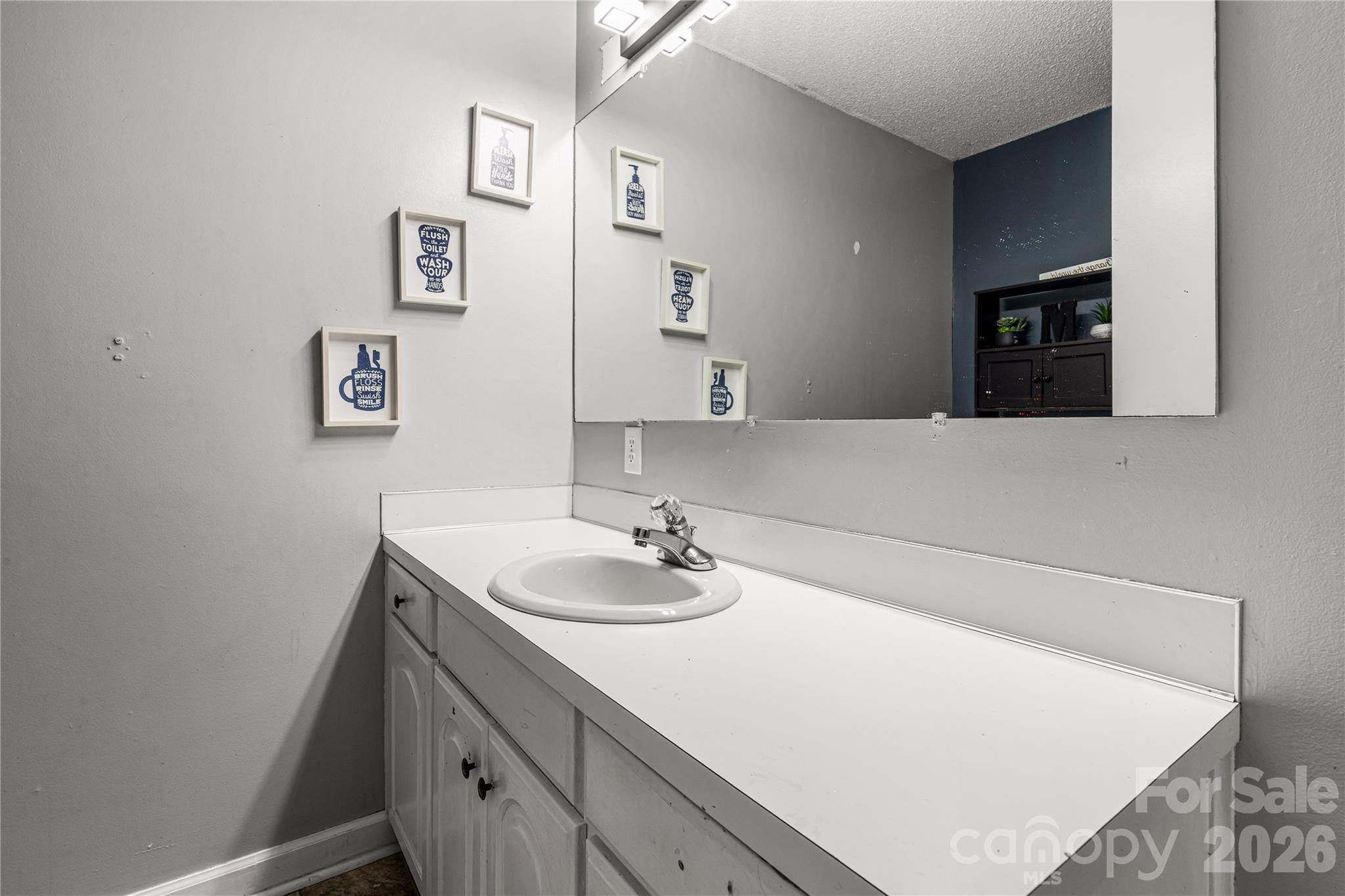 4535 Taxahaw Road — Lancaster