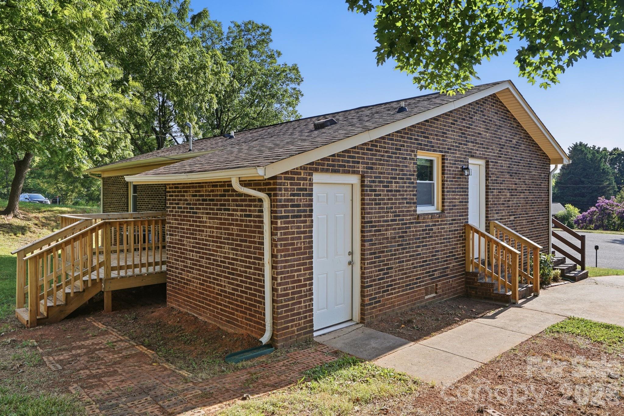 202 Cooke Circle — Kings Mountain