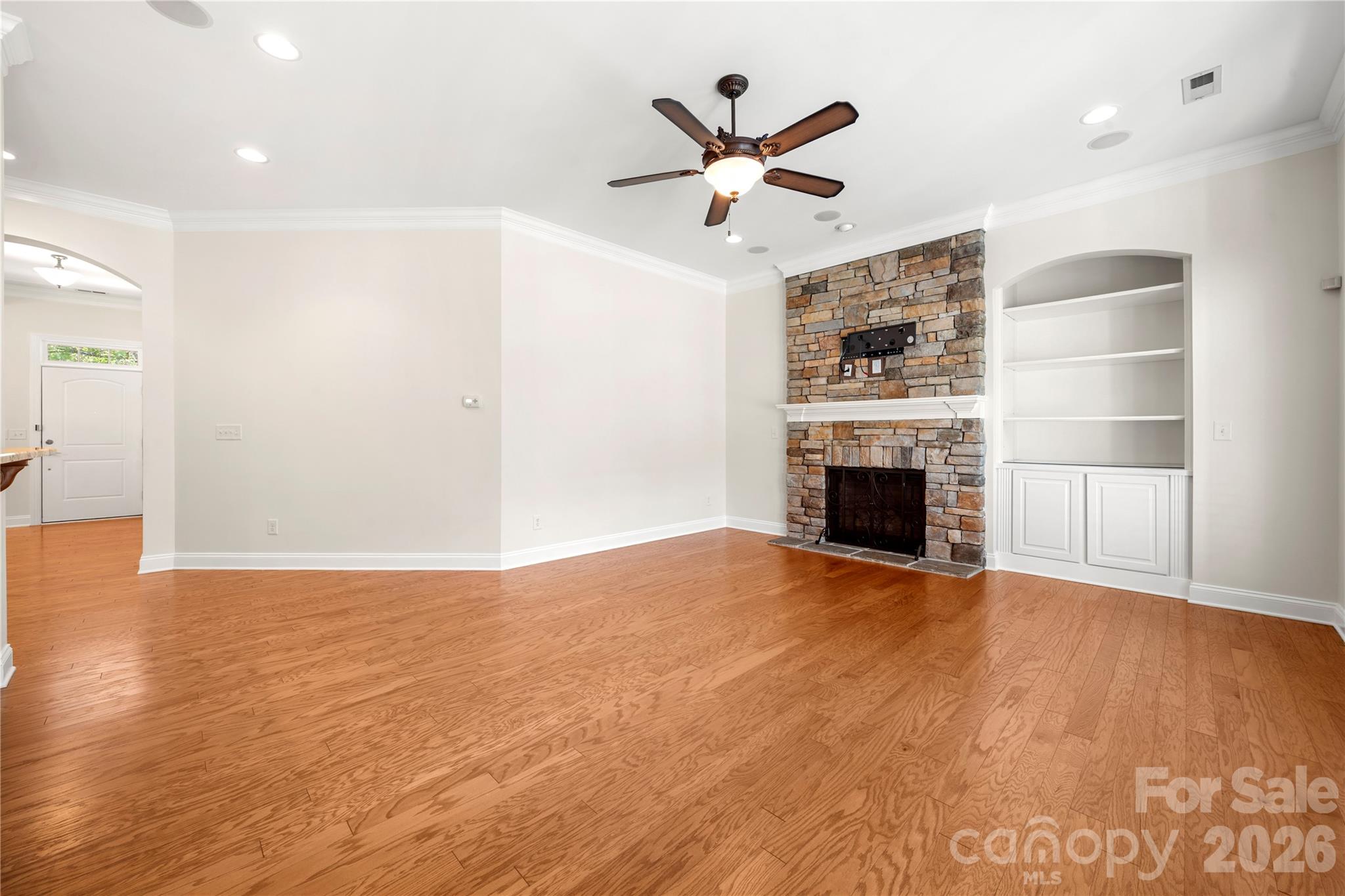 11316 Warfield Avenue — Huntersville