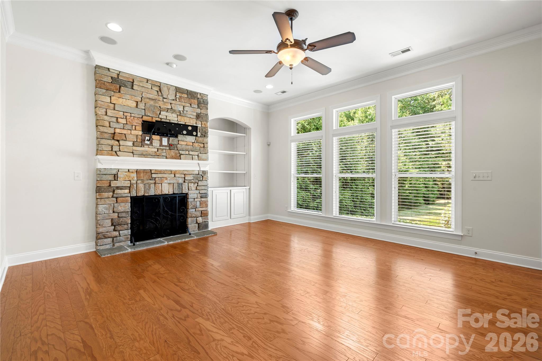 11316 Warfield Avenue — Huntersville