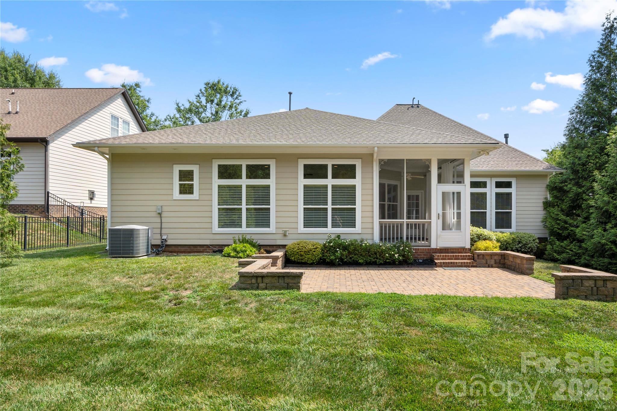11316 Warfield Avenue — Huntersville