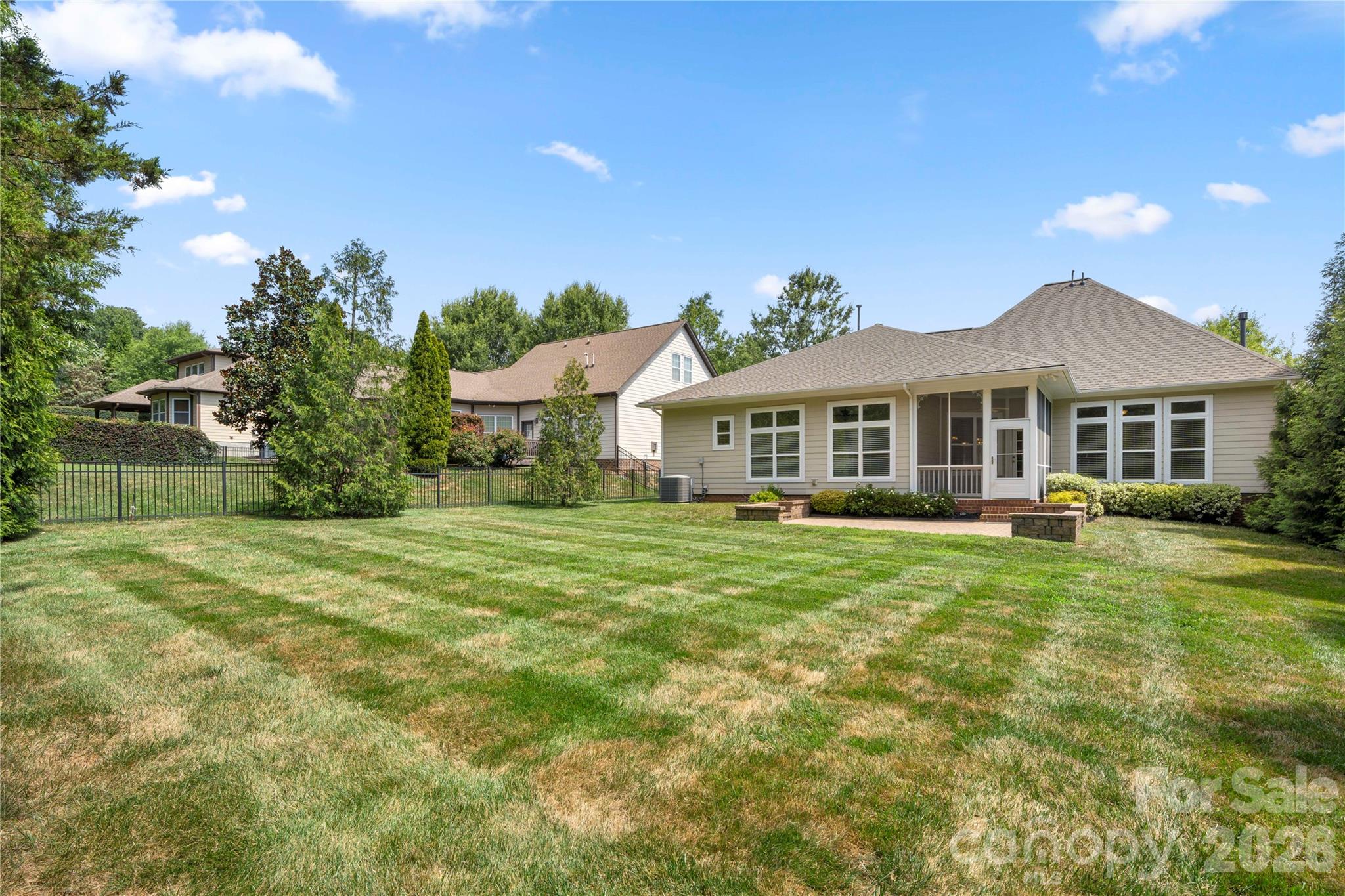11316 Warfield Avenue — Huntersville