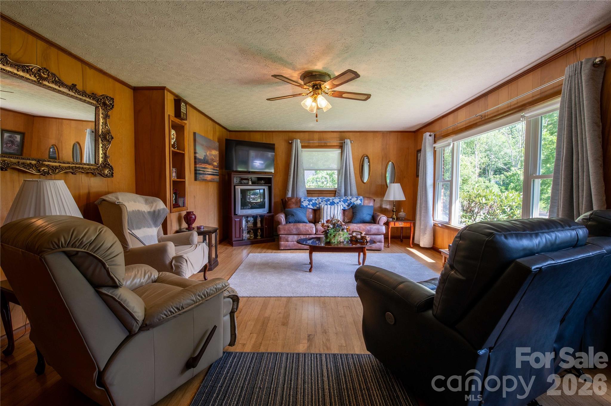 40 Double Island Road — Burnsville