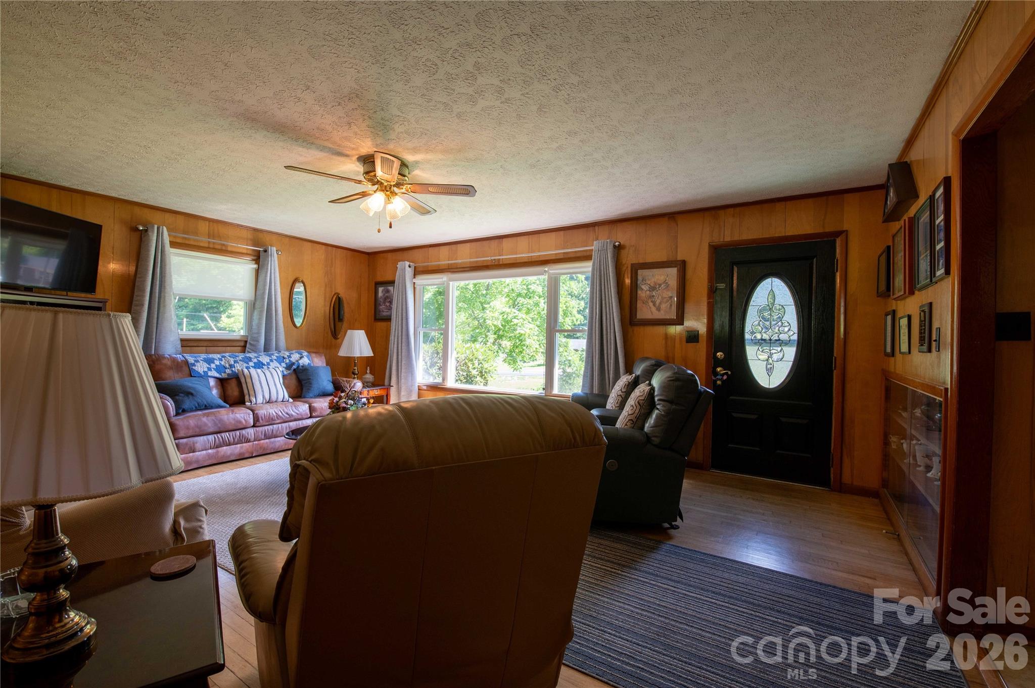 40 Double Island Road — Burnsville