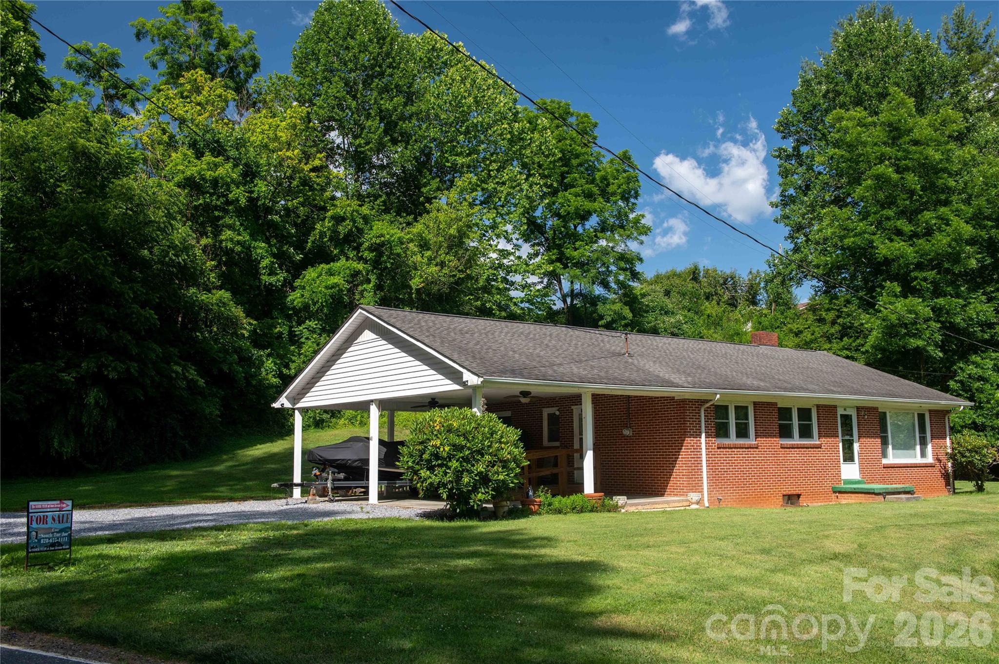 40 Double Island Road — Burnsville
