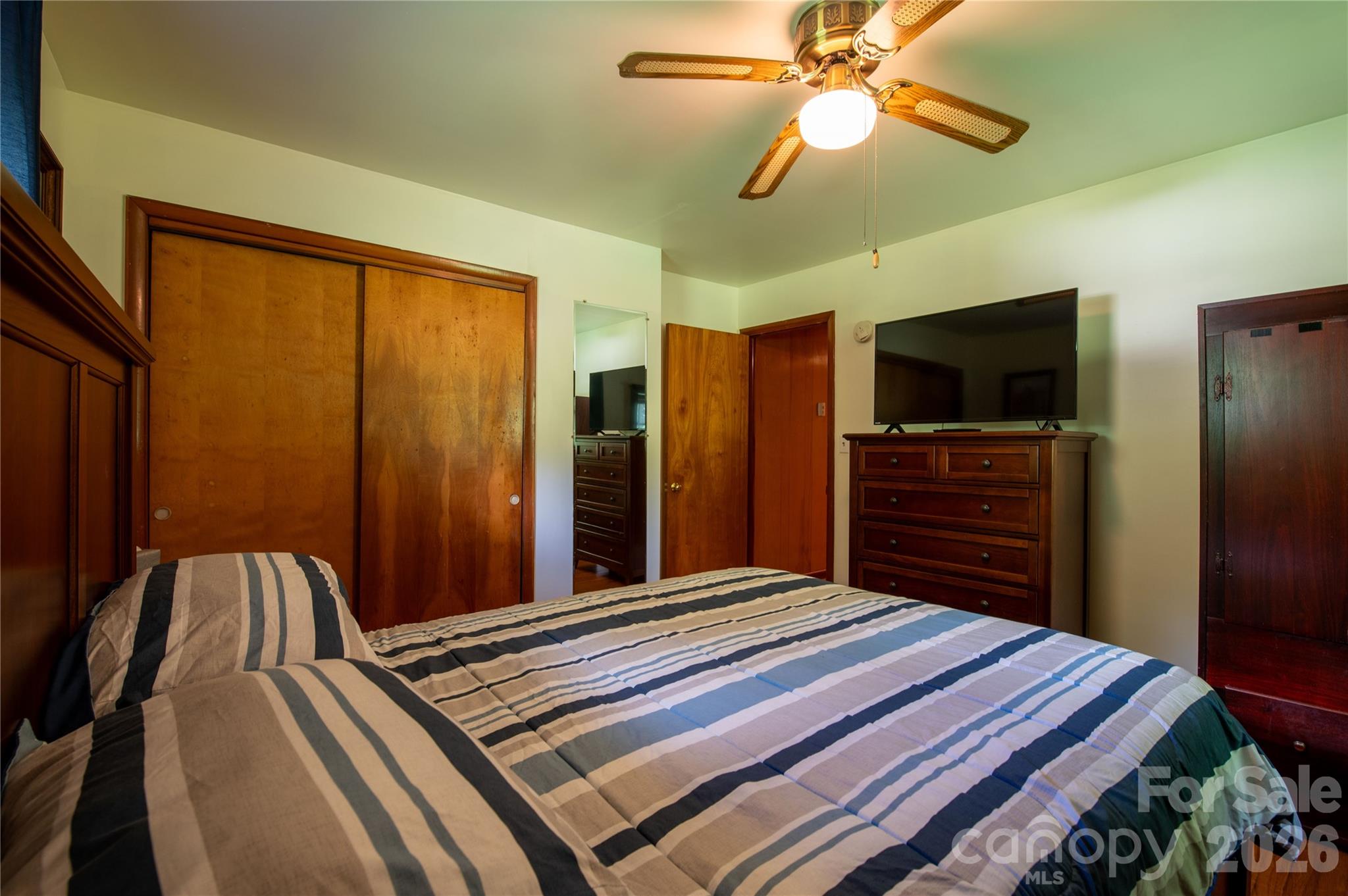 40 Double Island Road — Burnsville