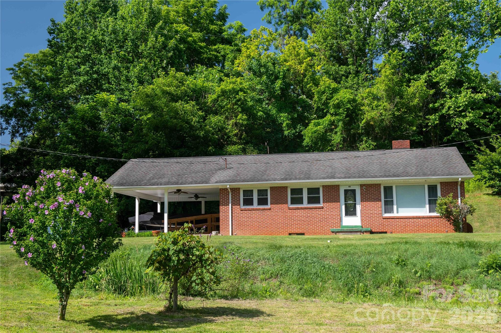 40 Double Island Road — Burnsville