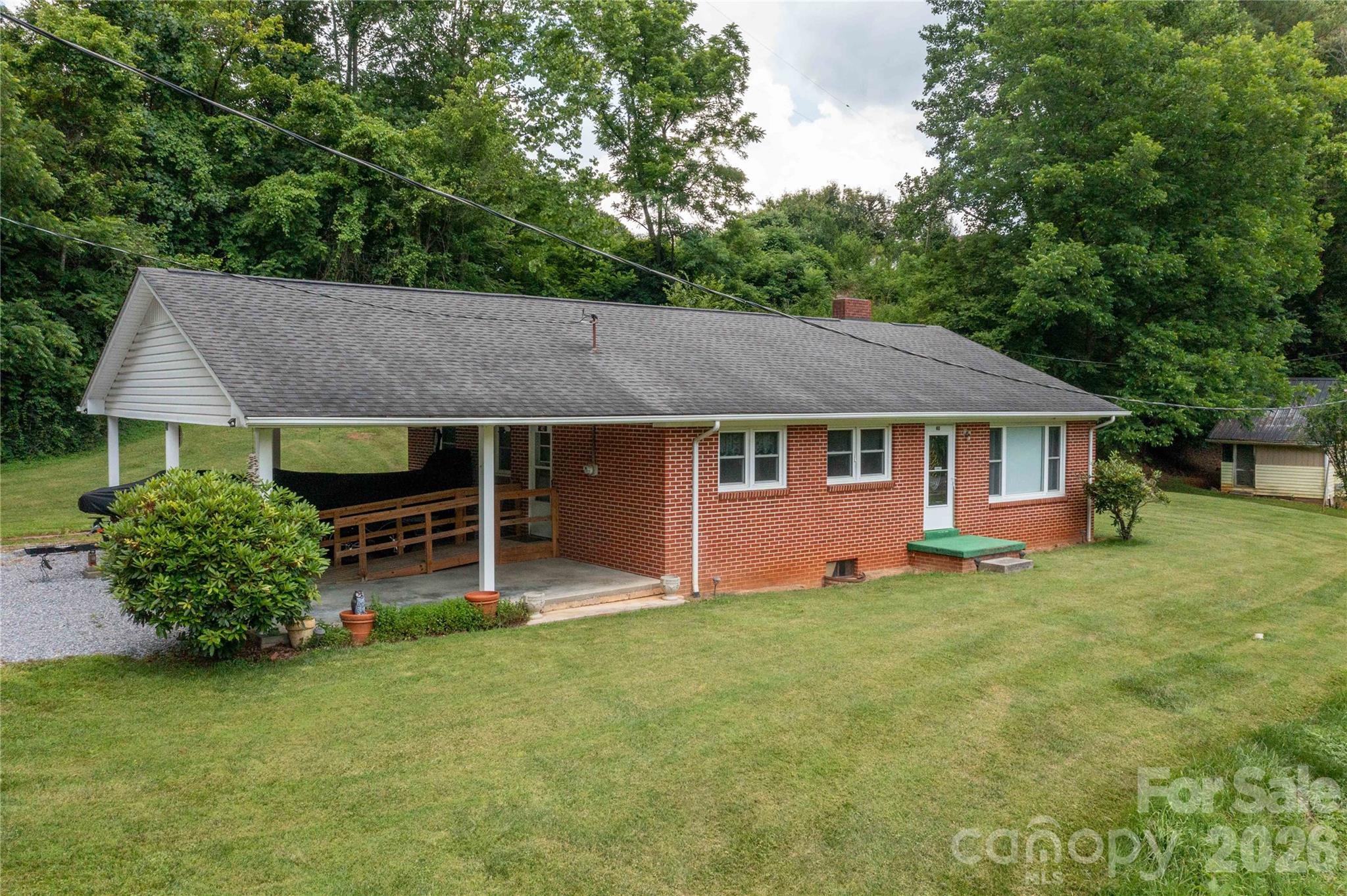 40 Double Island Road — Burnsville