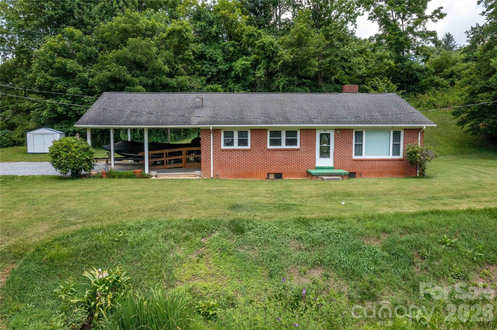 40 Double Island Road — Burnsville
