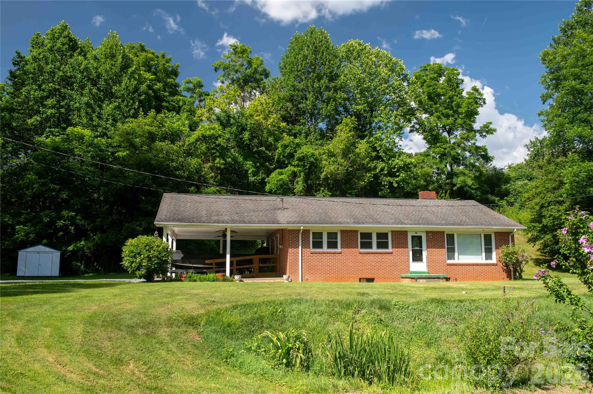 40 Double Island Road — Burnsville