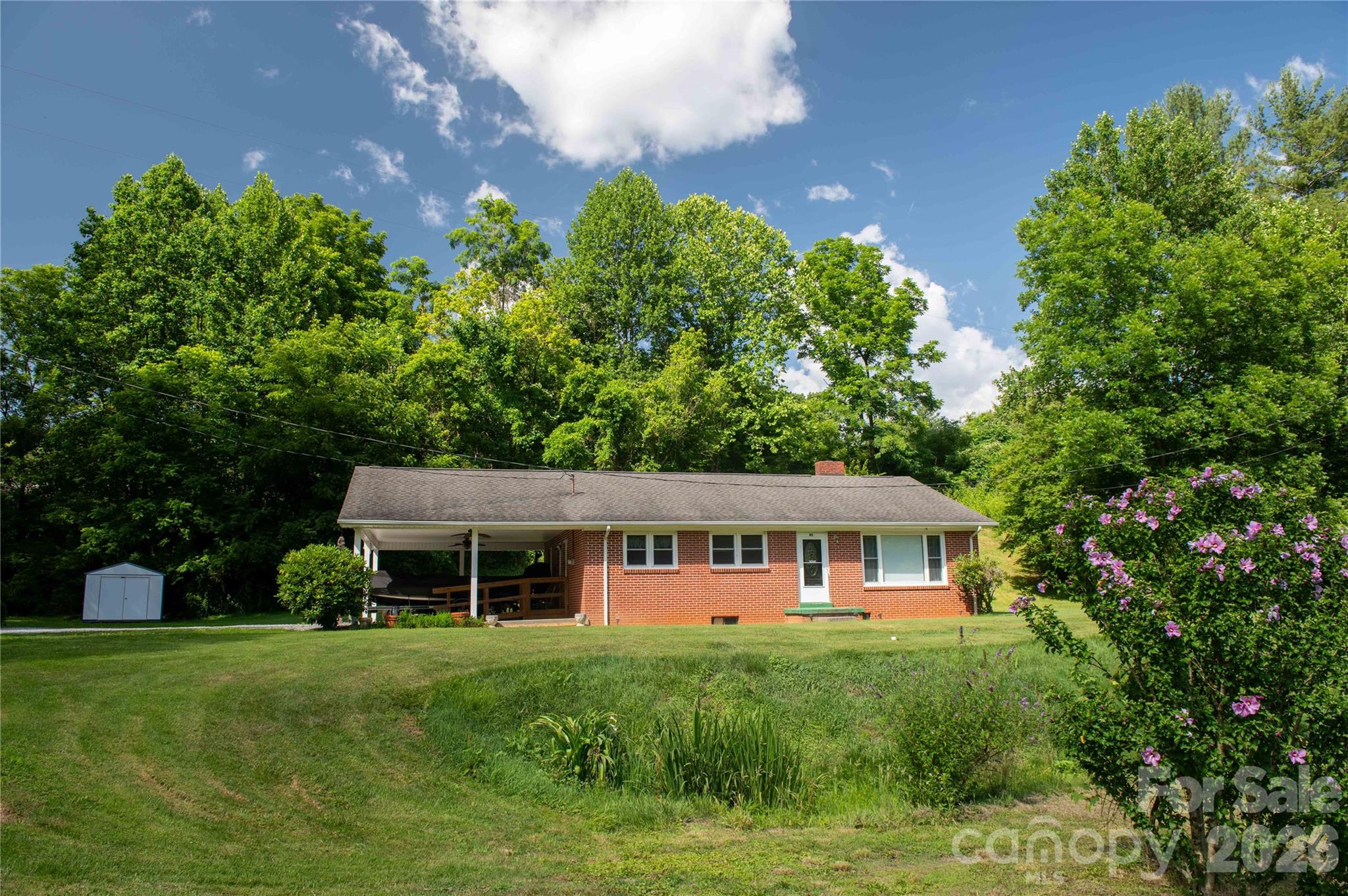 40 Double Island Road — Burnsville