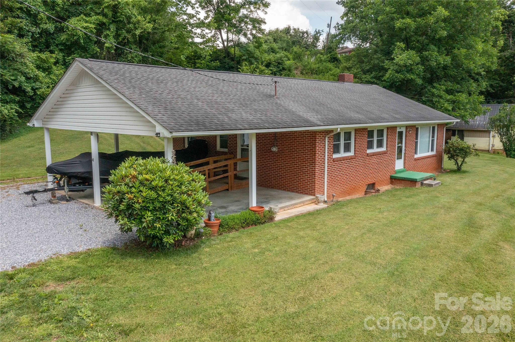40 Double Island Road — Burnsville