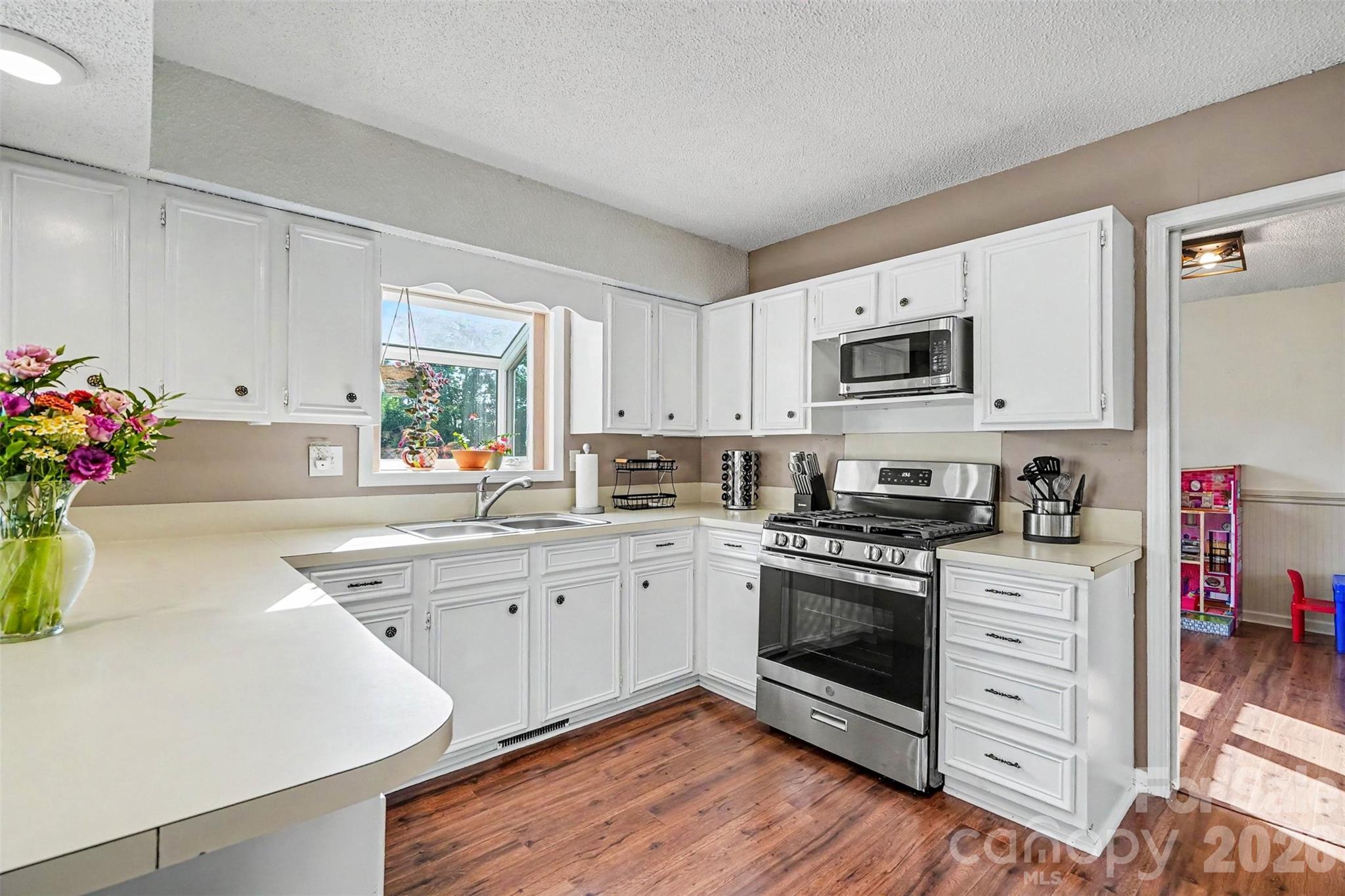 114 Redbird Lane — Rockwell