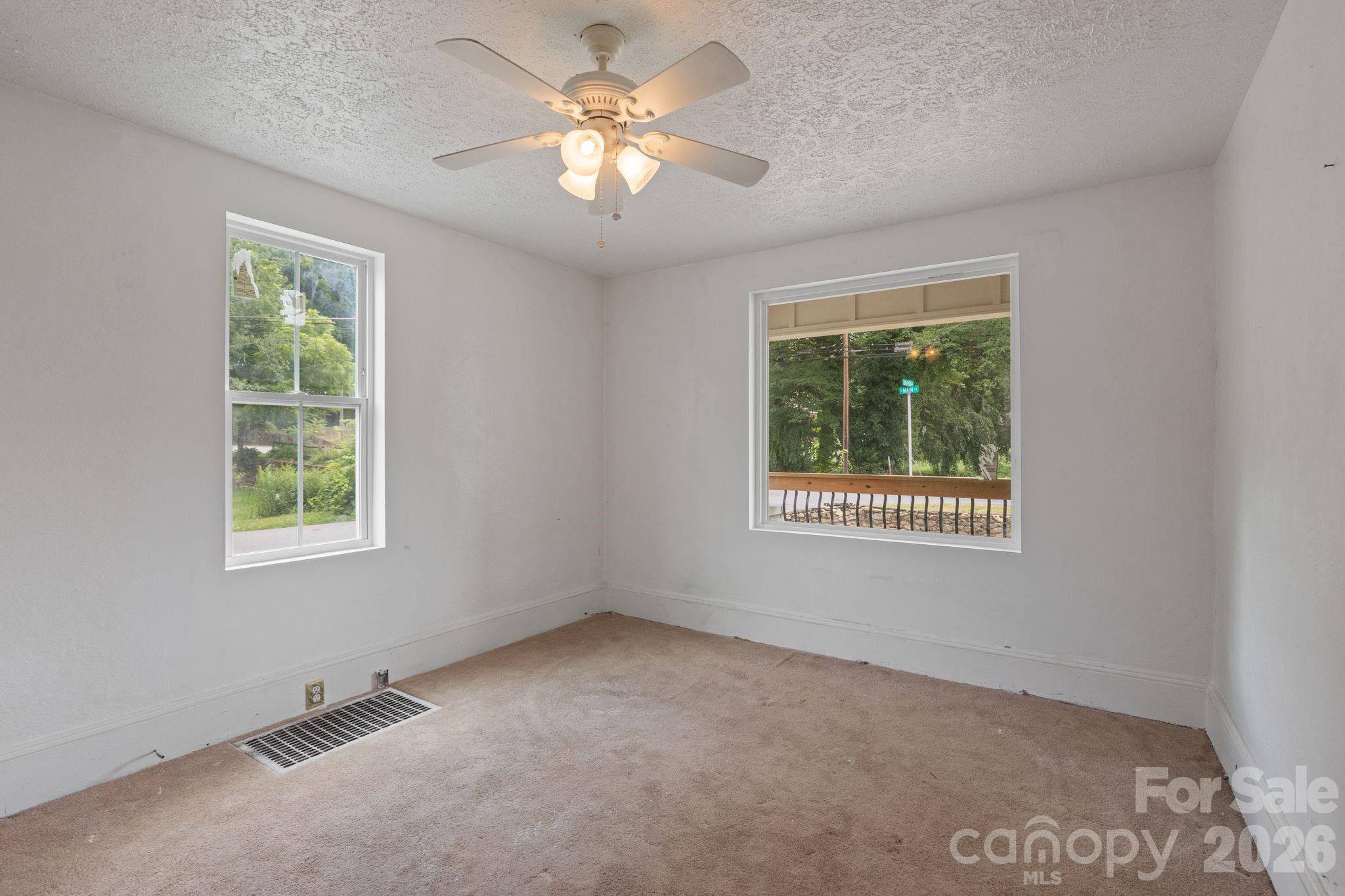 1434 S Main Street — Waynesville