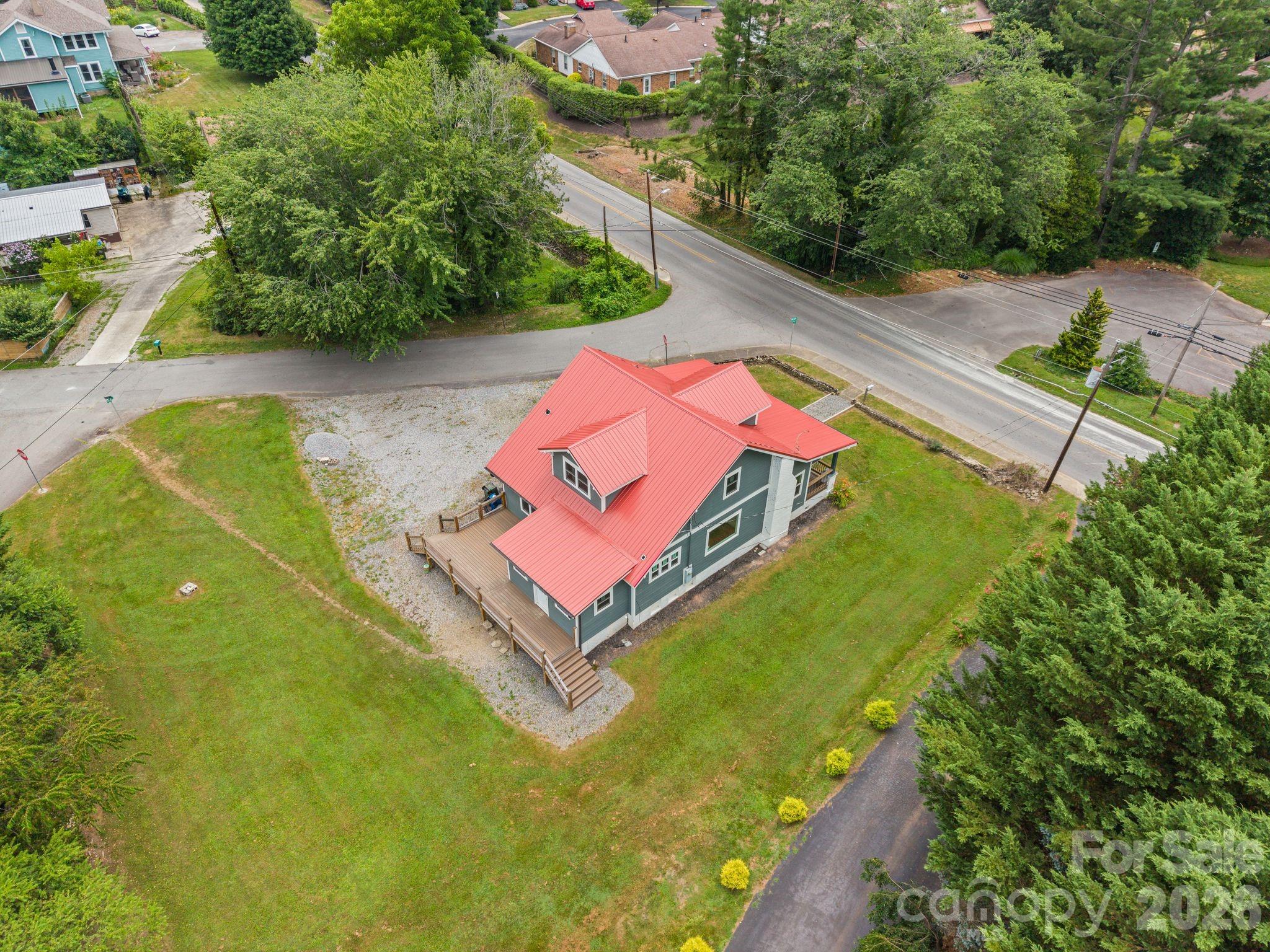1434 S Main Street — Waynesville