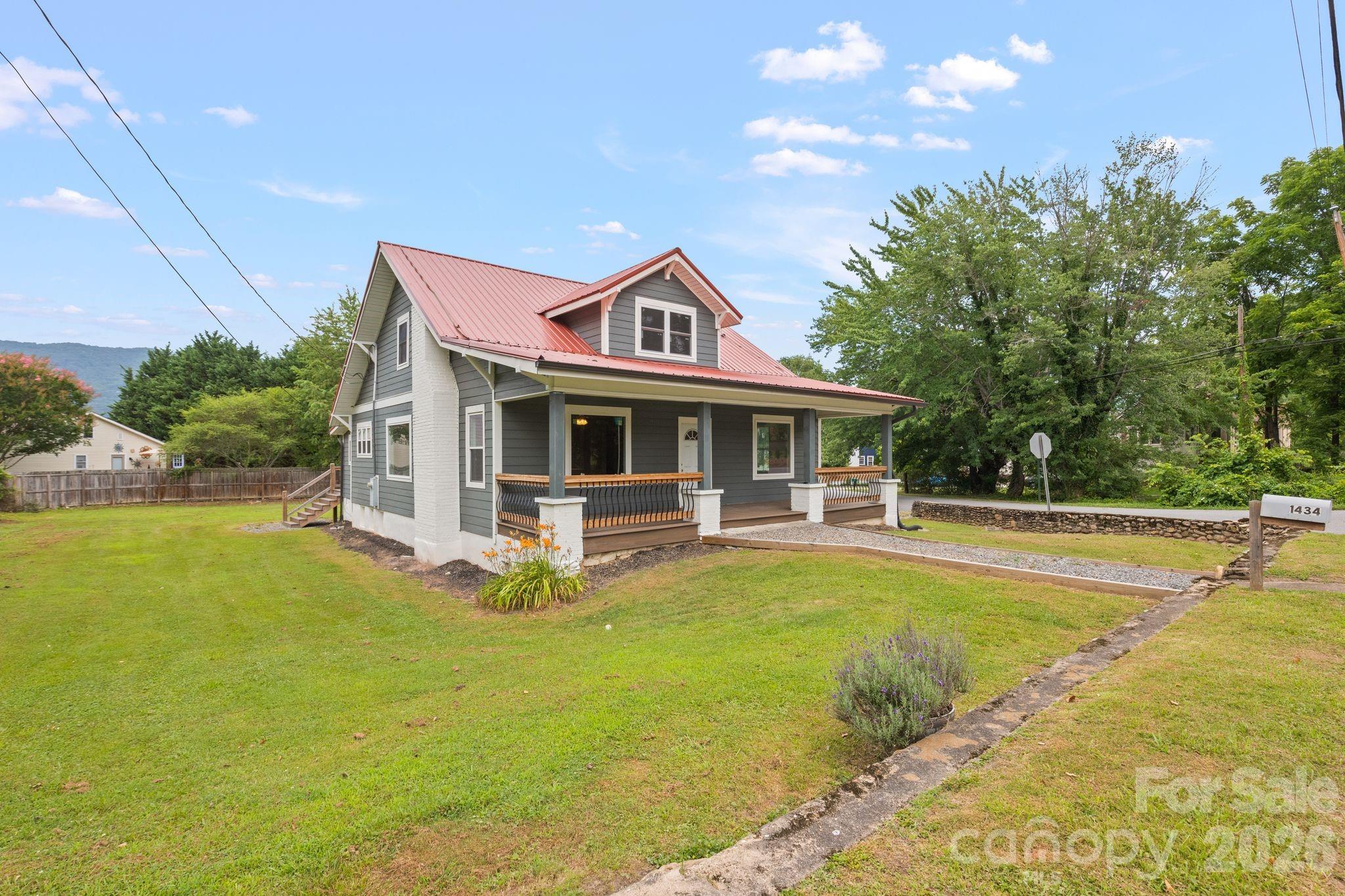 1434 S Main Street — Waynesville