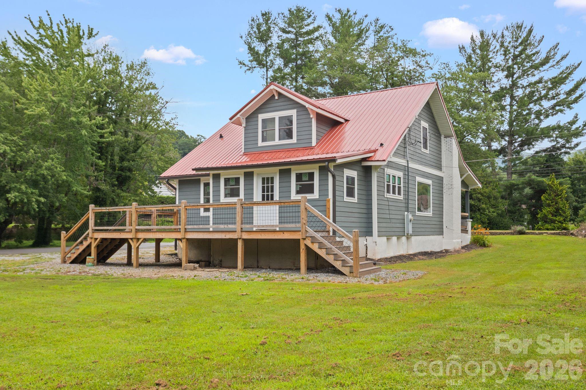 1434 S Main Street — Waynesville
