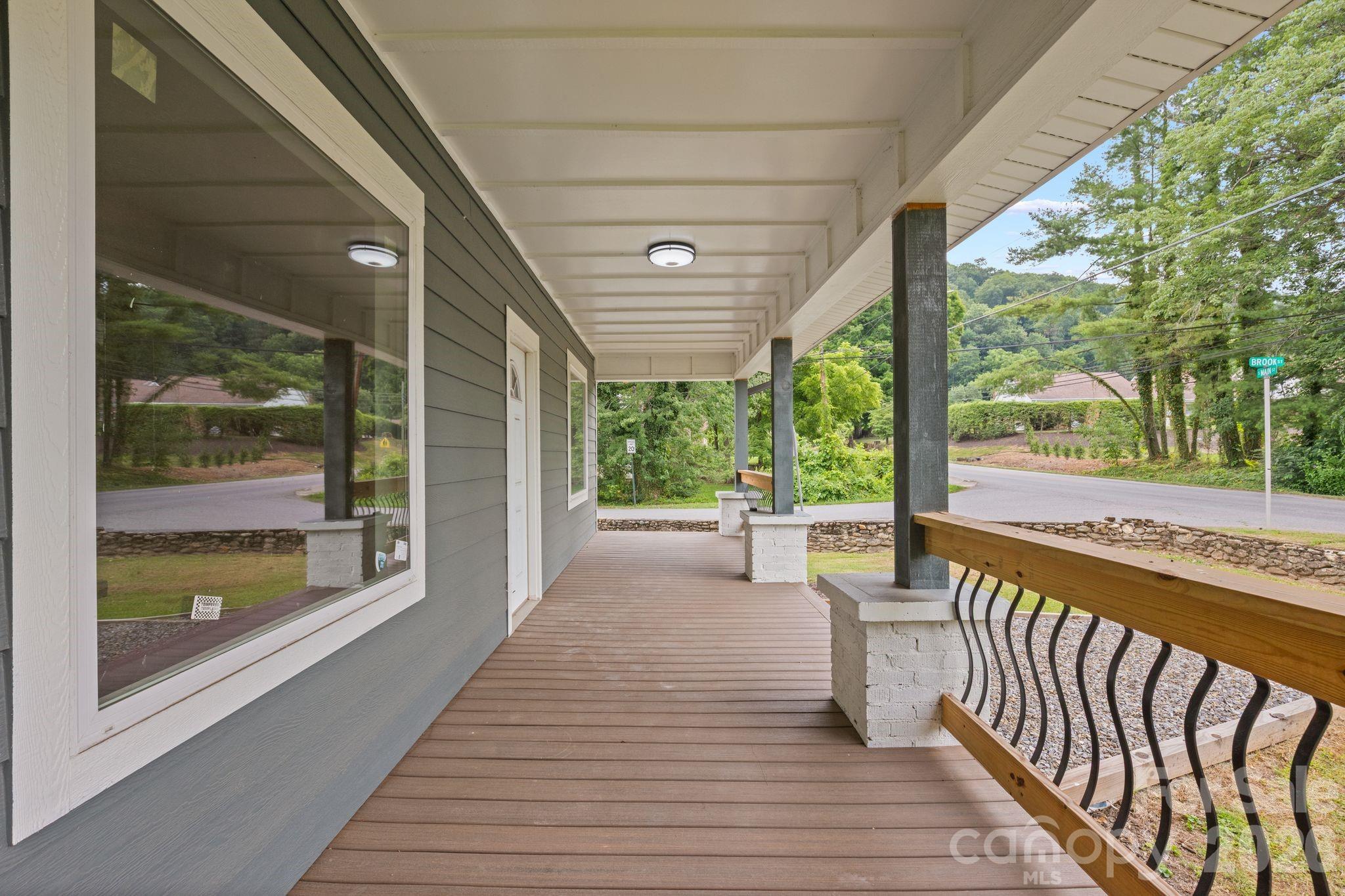 1434 S Main Street — Waynesville