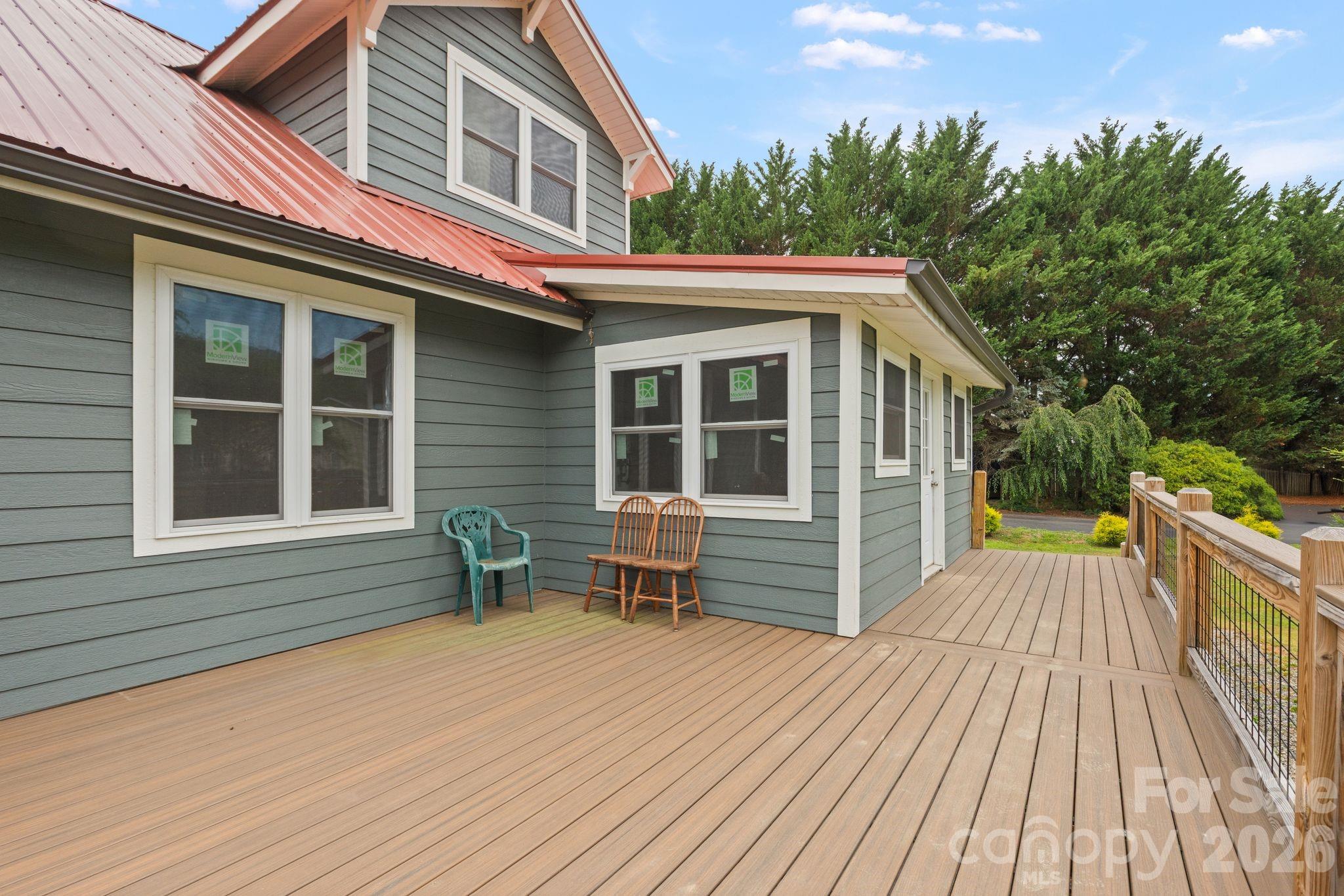 1434 S Main Street — Waynesville