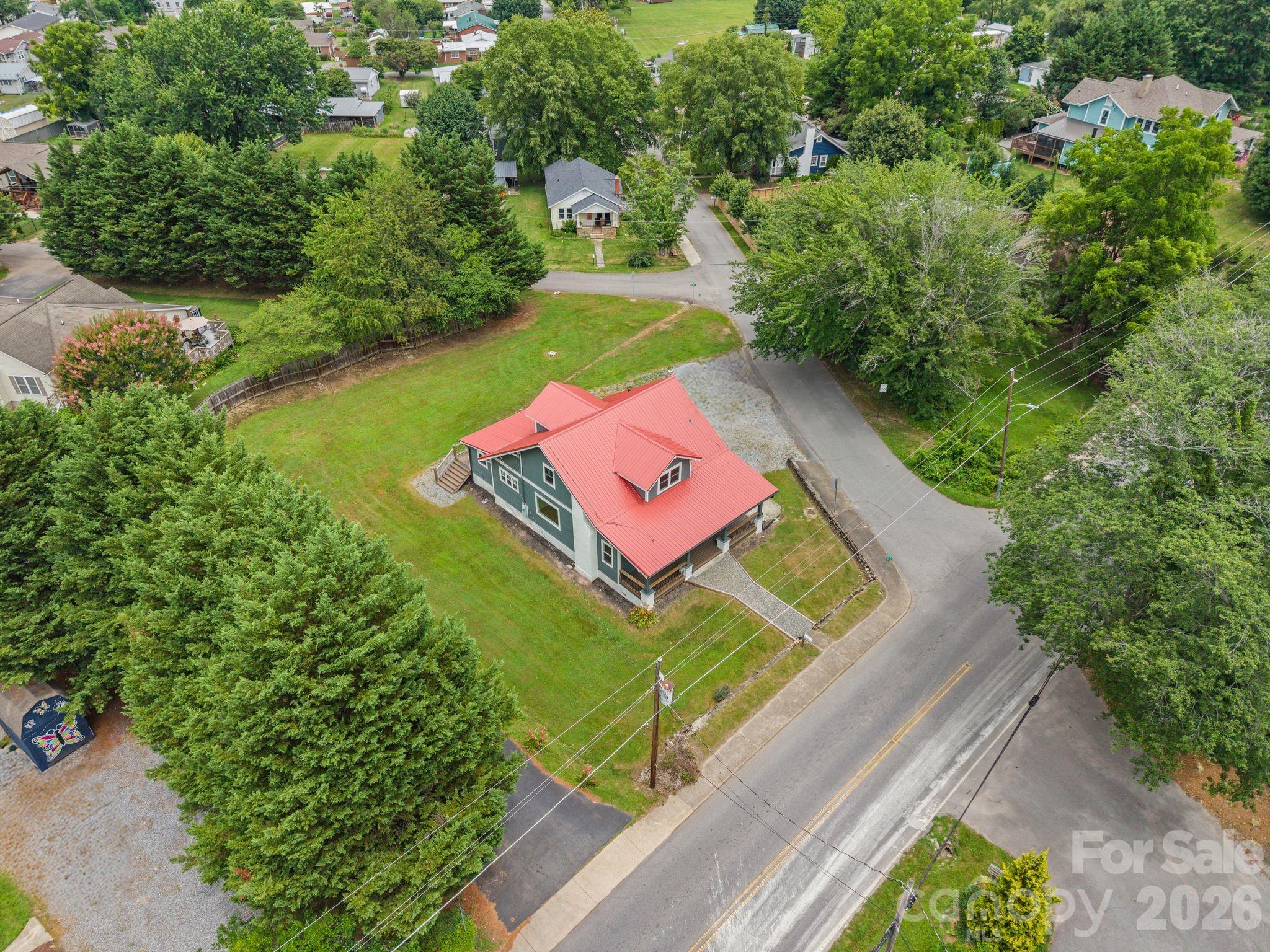 1434 S Main Street — Waynesville
