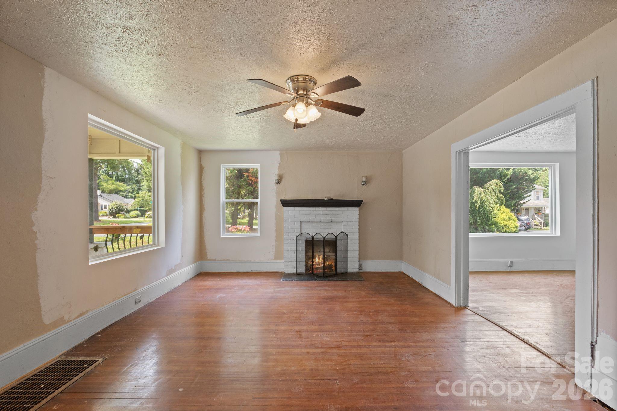 1434 S Main Street — Waynesville