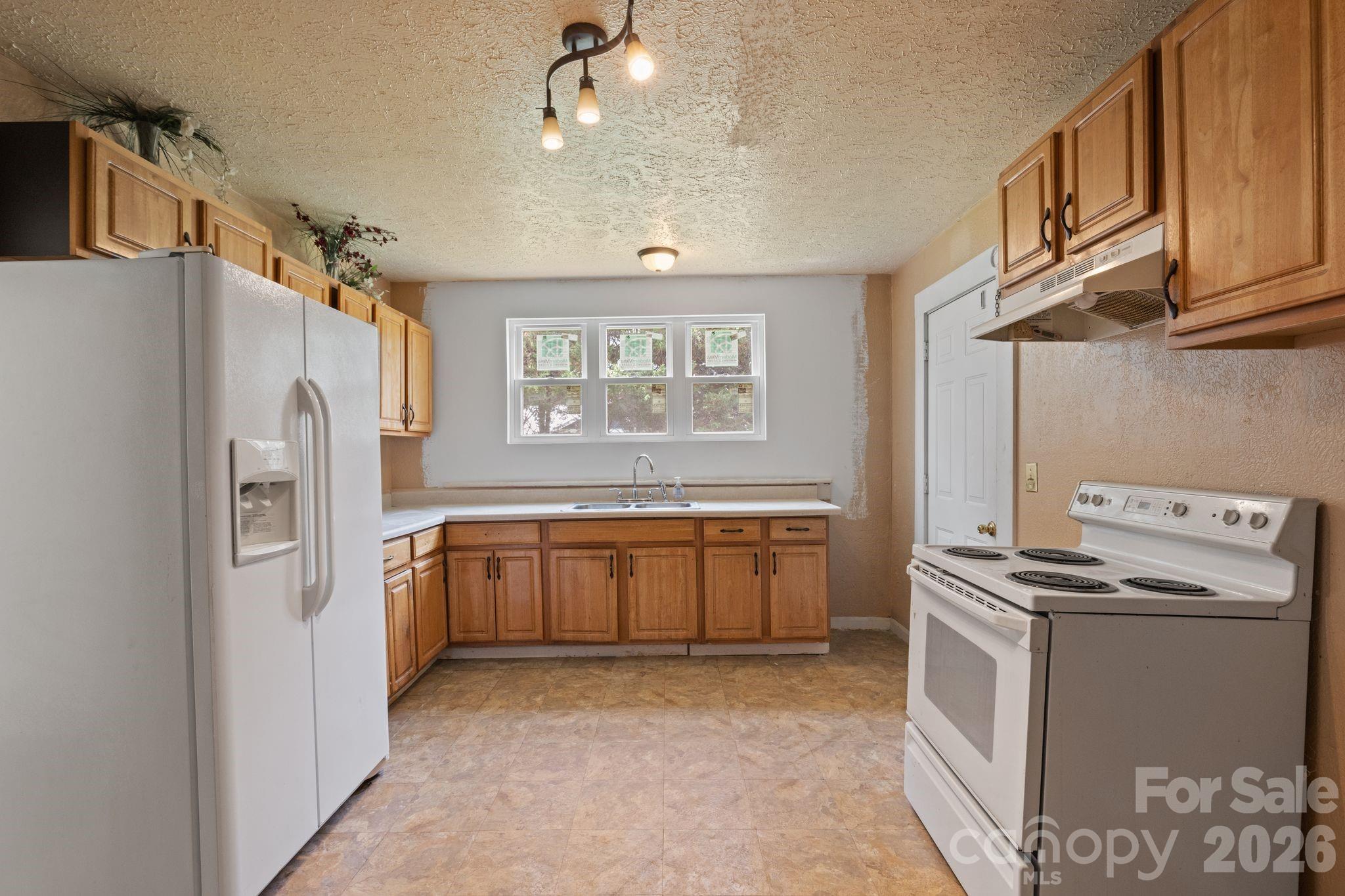 1434 S Main Street — Waynesville