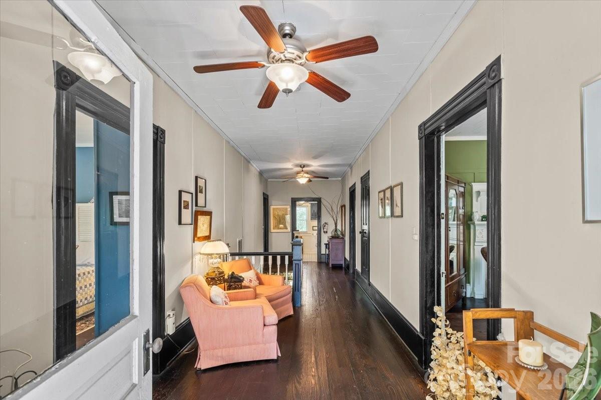 221 N Main Street — Clover