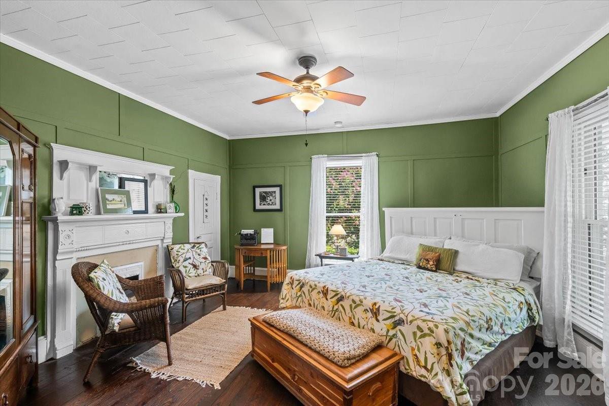 221 N Main Street — Clover