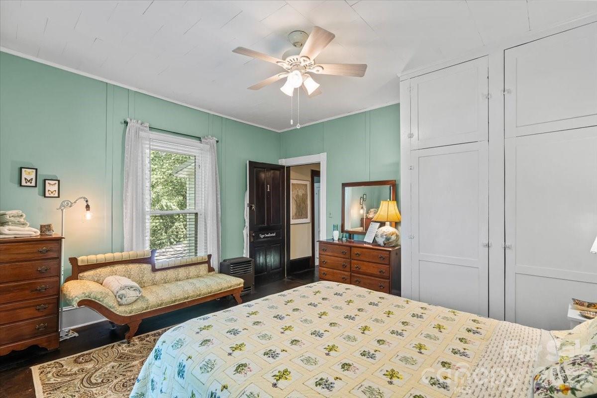 221 N Main Street — Clover