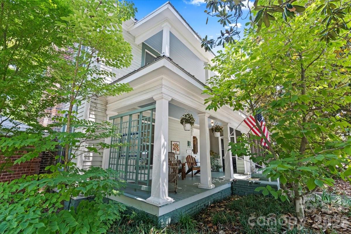 221 N Main Street — Clover