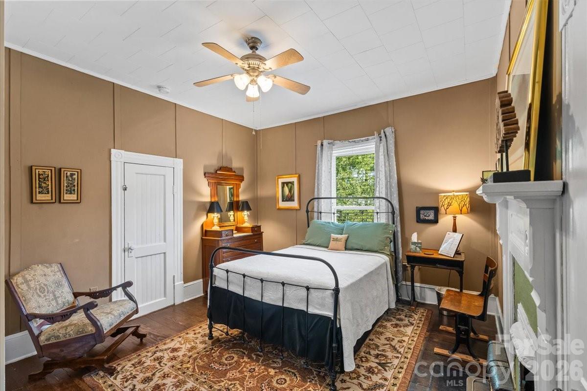 221 N Main Street — Clover