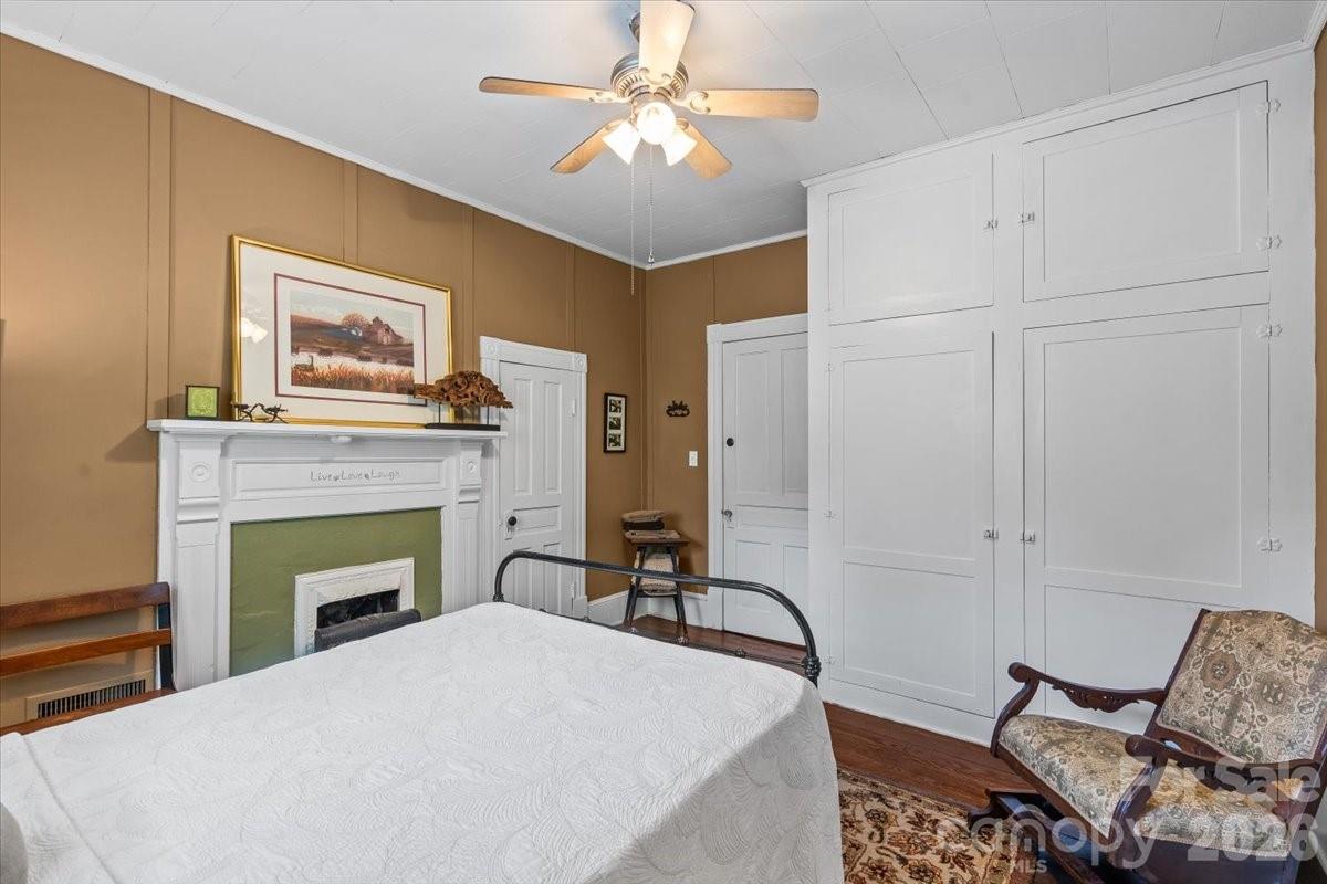 221 N Main Street — Clover