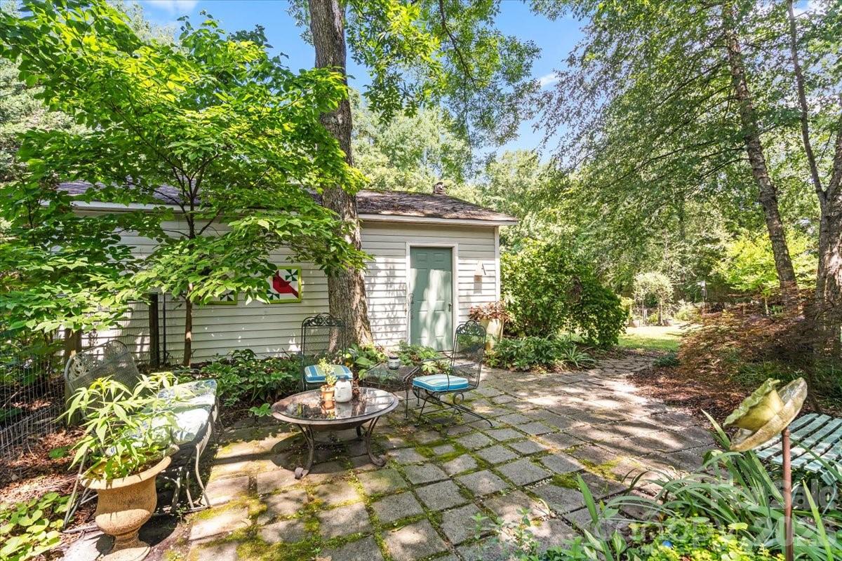 221 N Main Street — Clover