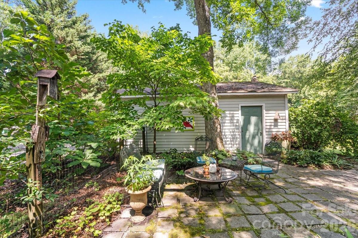 221 N Main Street — Clover