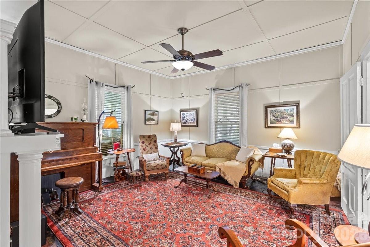 221 N Main Street — Clover