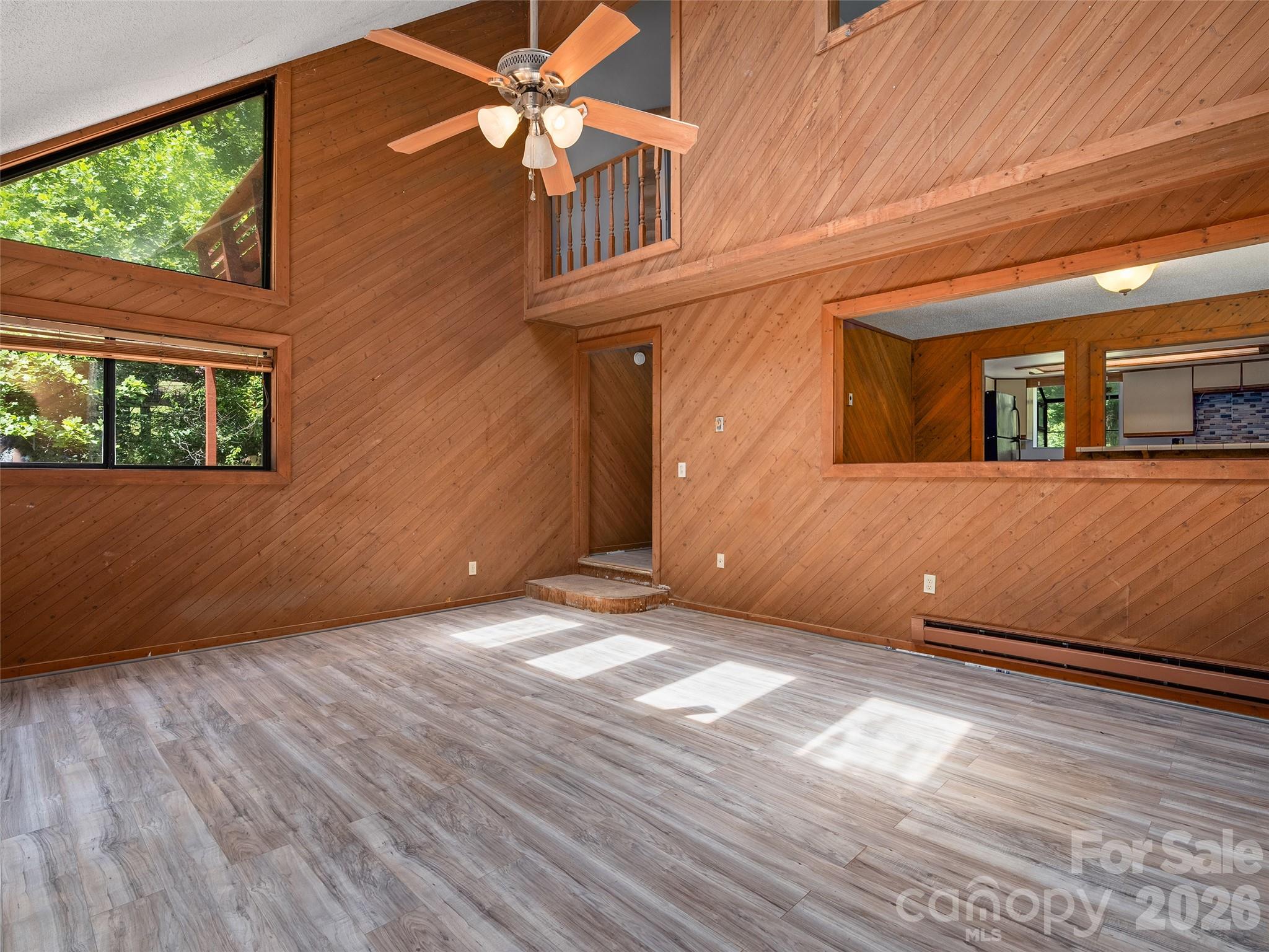 25 Little Creek Lane — Maggie Valley