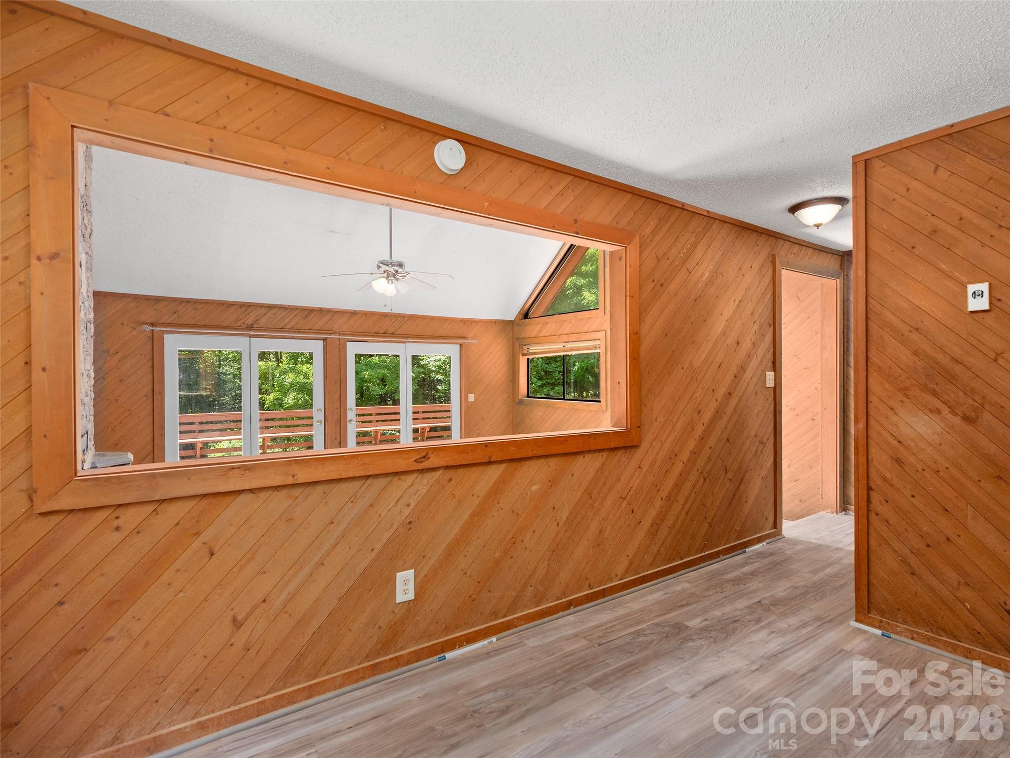 25 Little Creek Lane — Maggie Valley