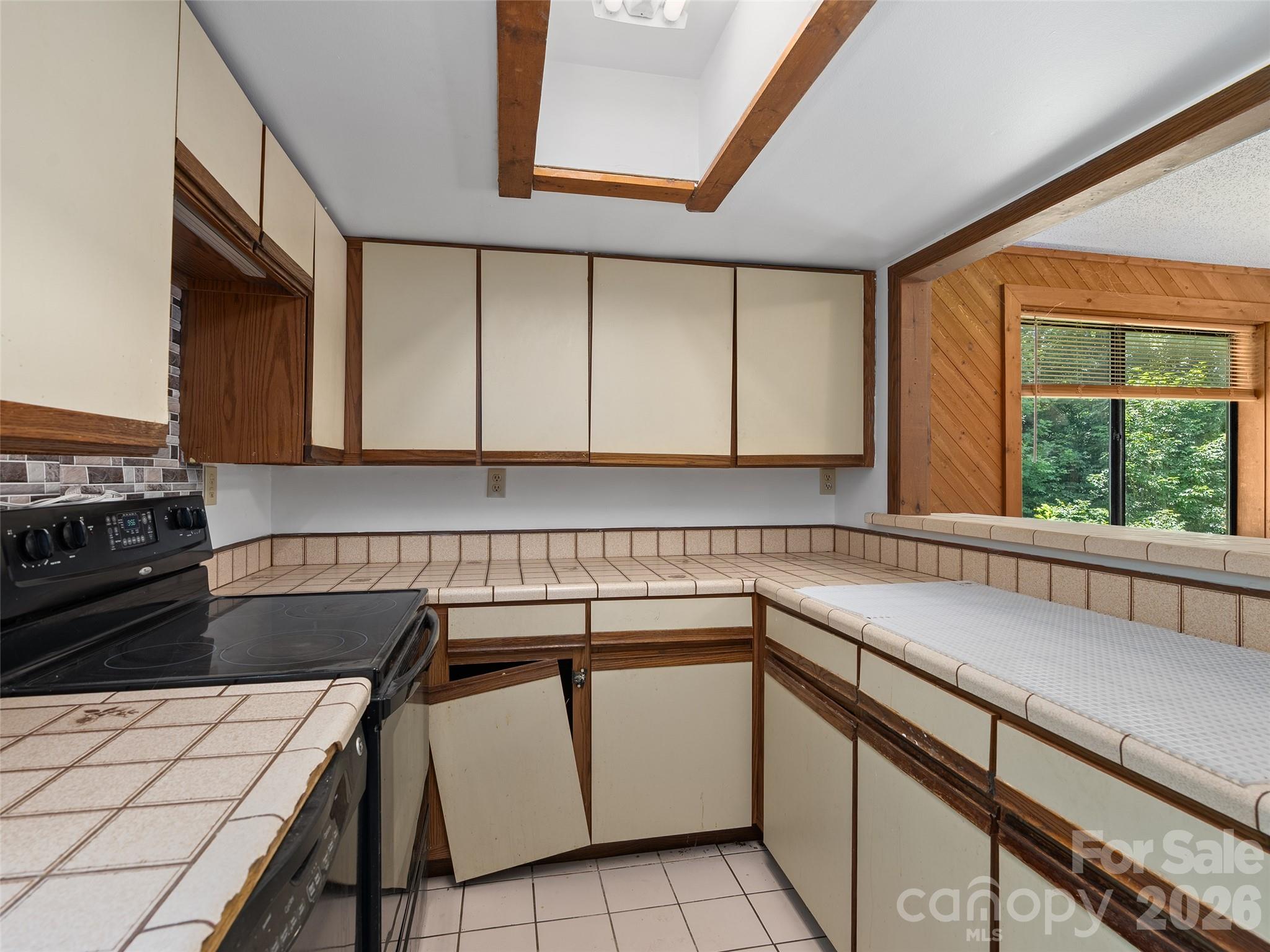 25 Little Creek Lane — Maggie Valley