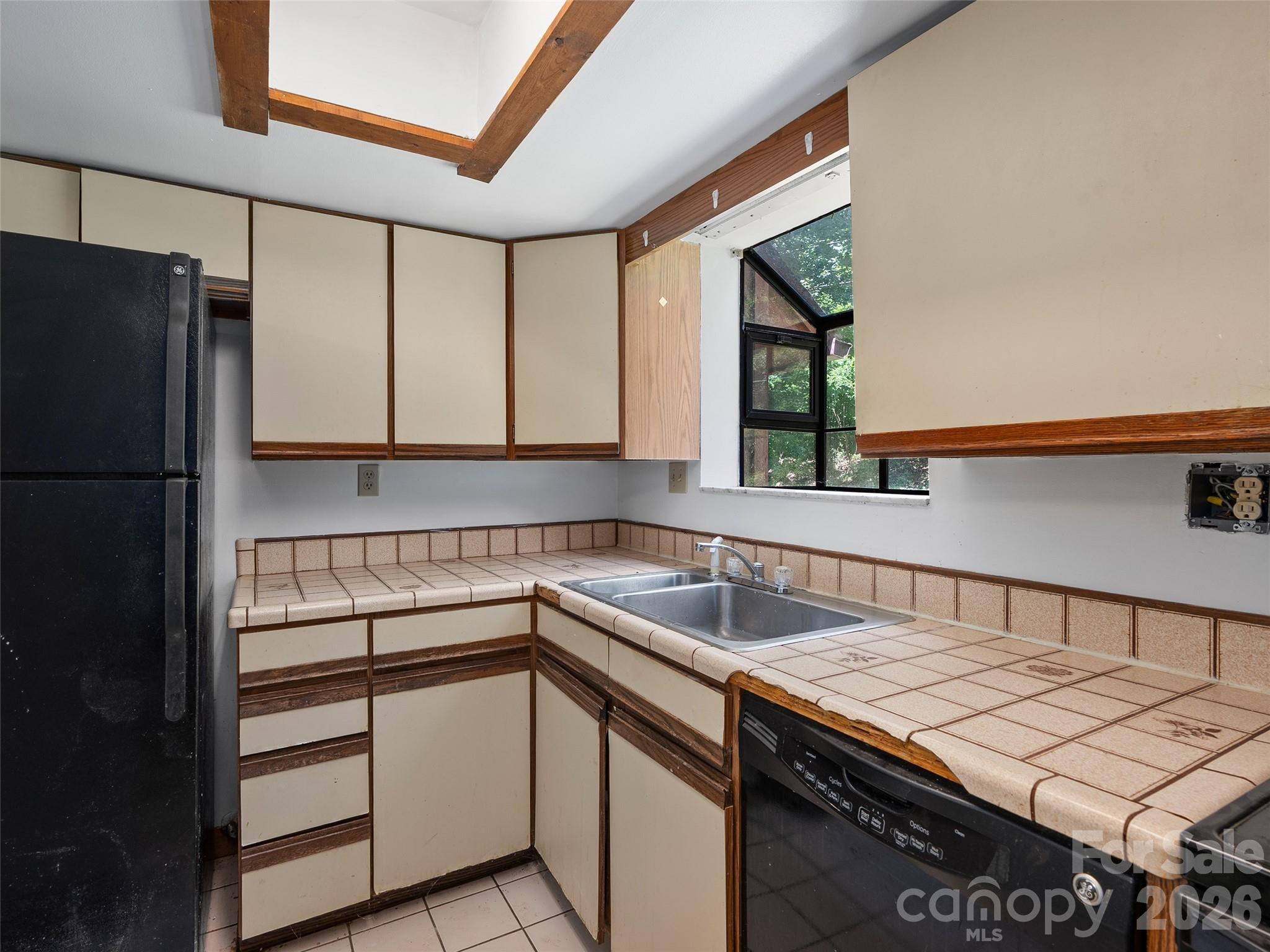 25 Little Creek Lane — Maggie Valley