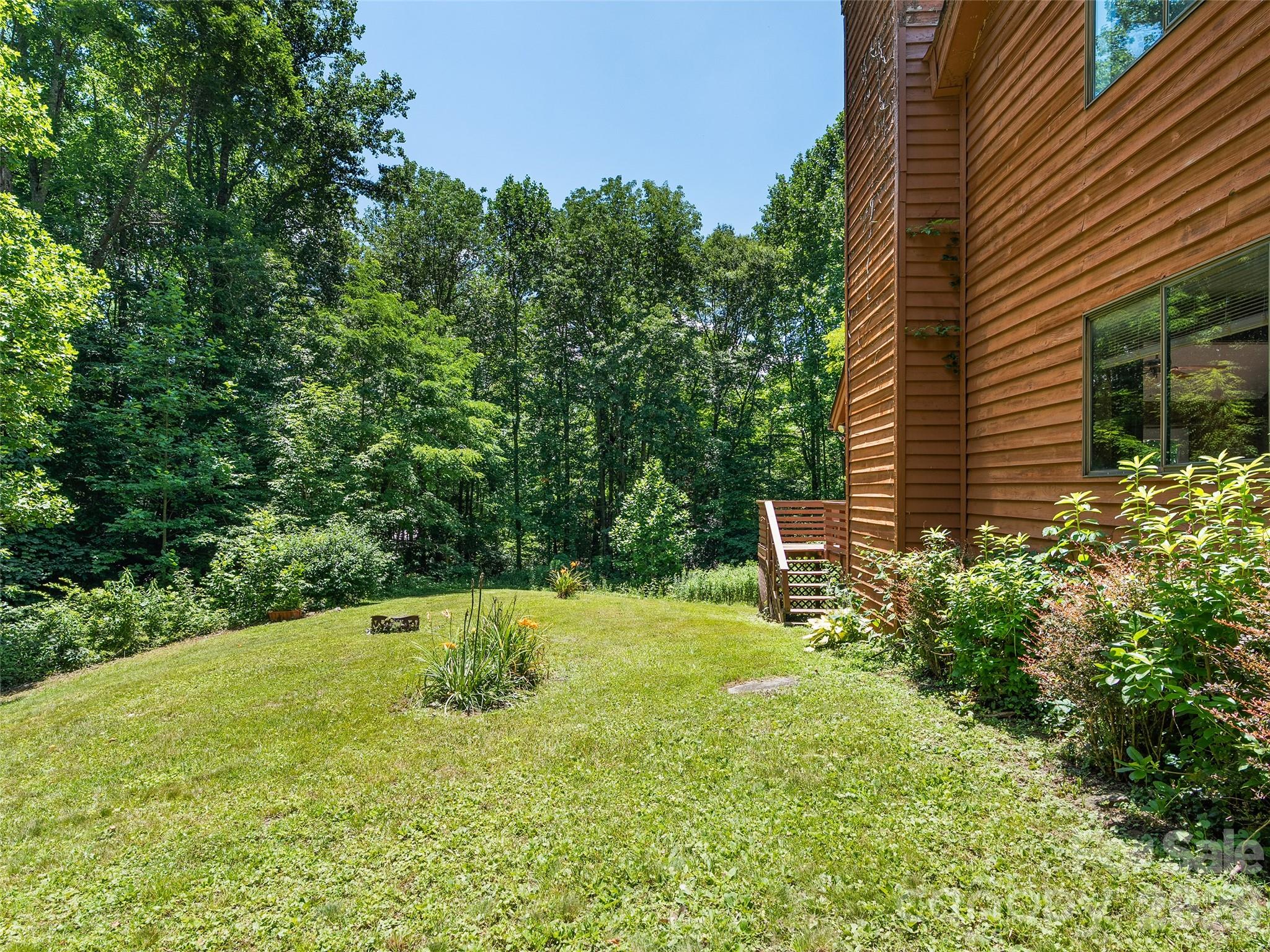 25 Little Creek Lane — Maggie Valley