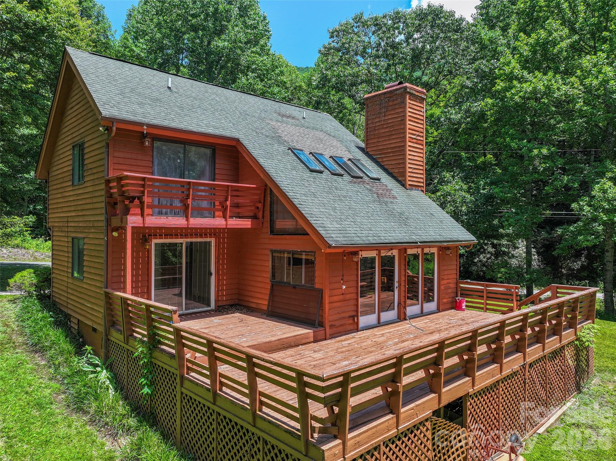 25 Little Creek Lane — Maggie Valley
