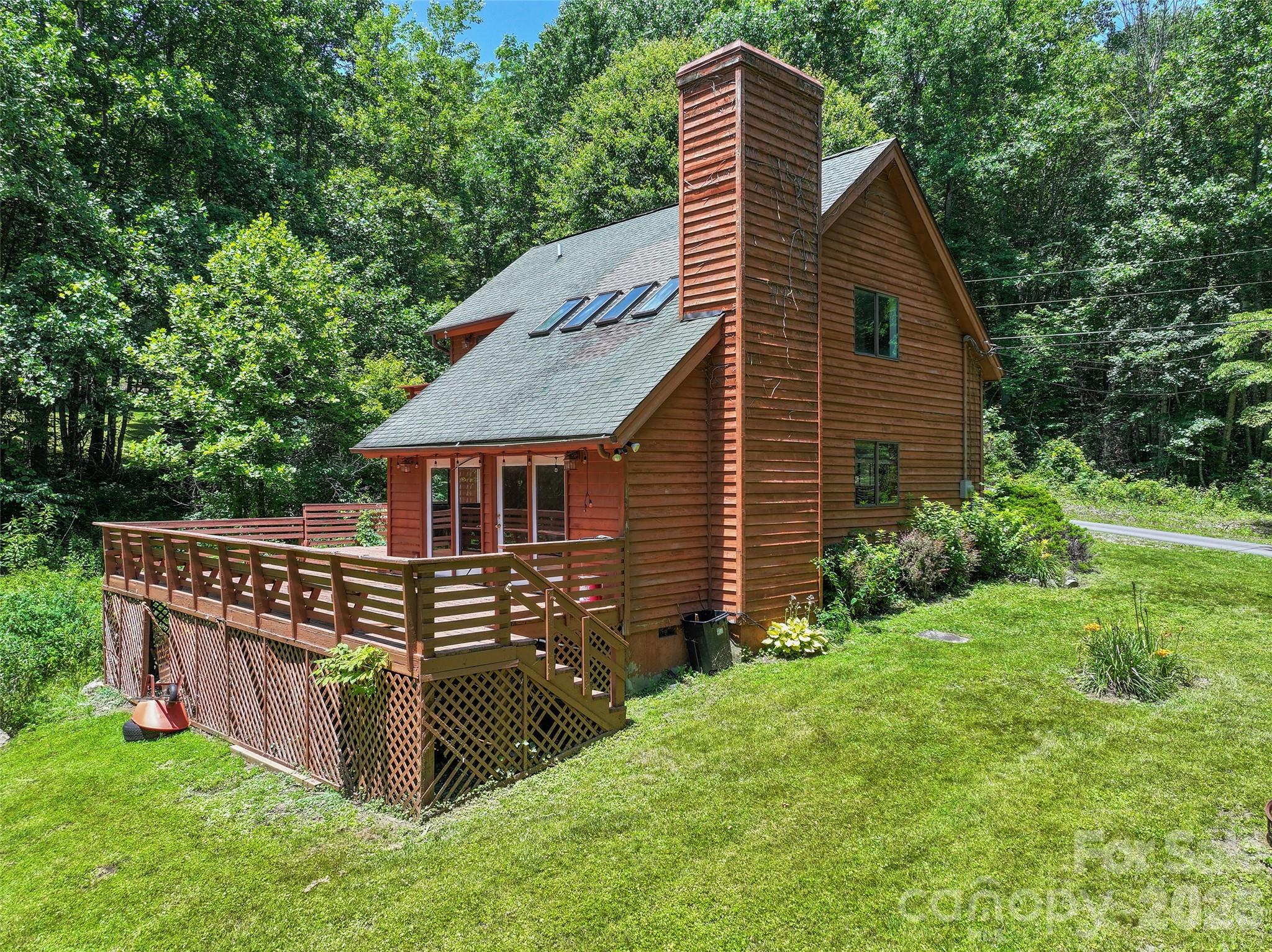 25 Little Creek Lane — Maggie Valley
