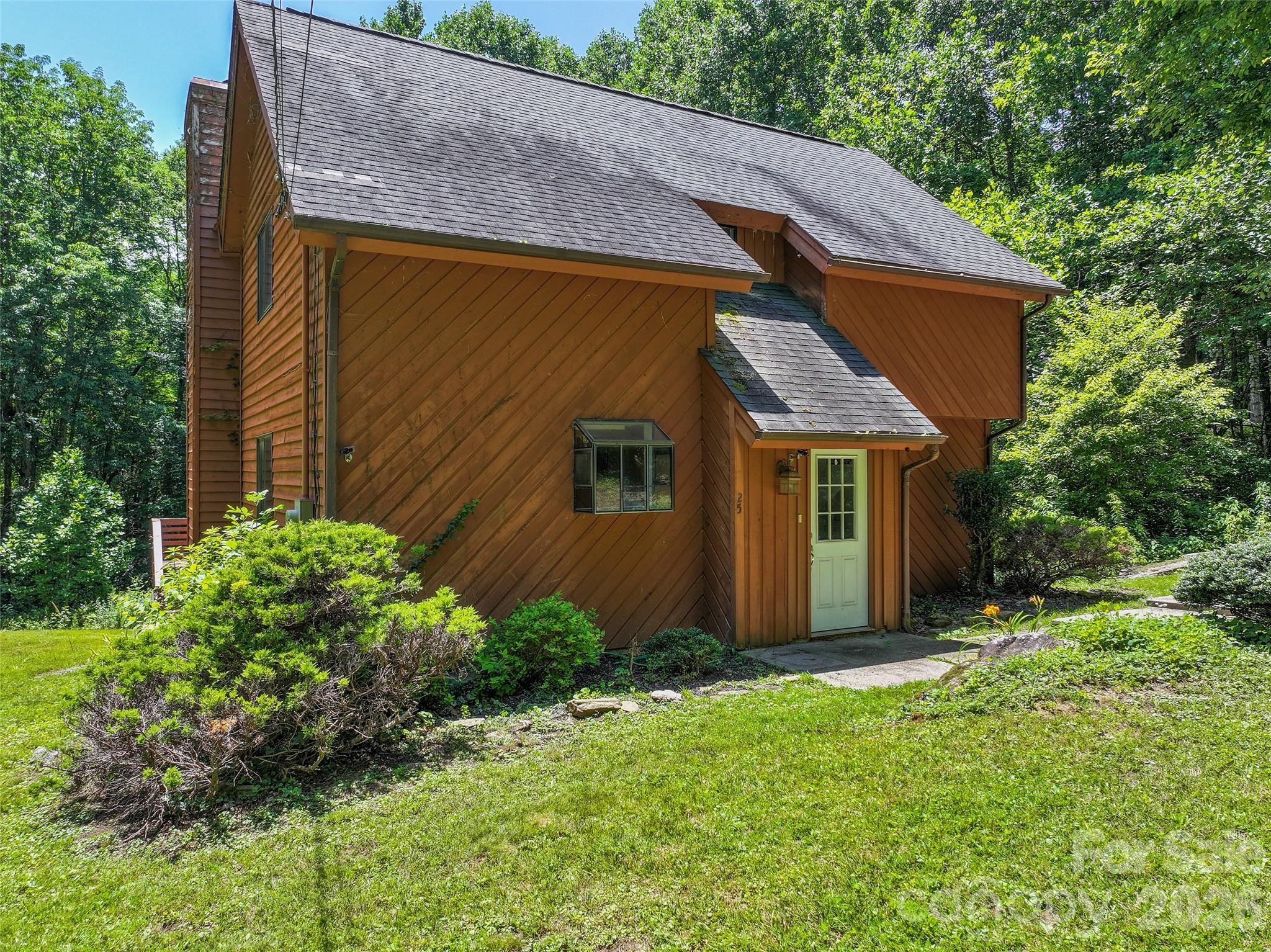 25 Little Creek Lane — Maggie Valley