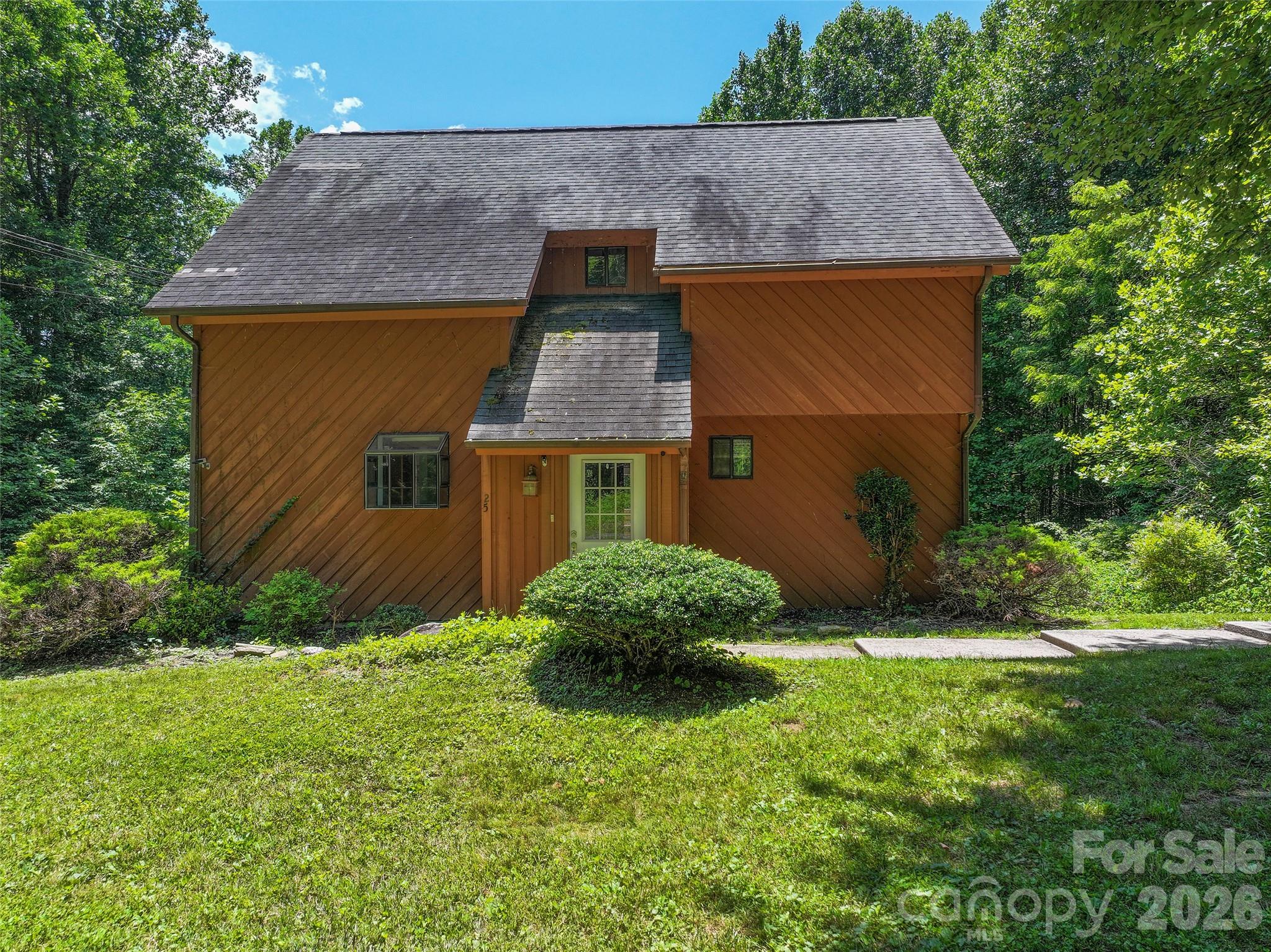 25 Little Creek Lane — Maggie Valley