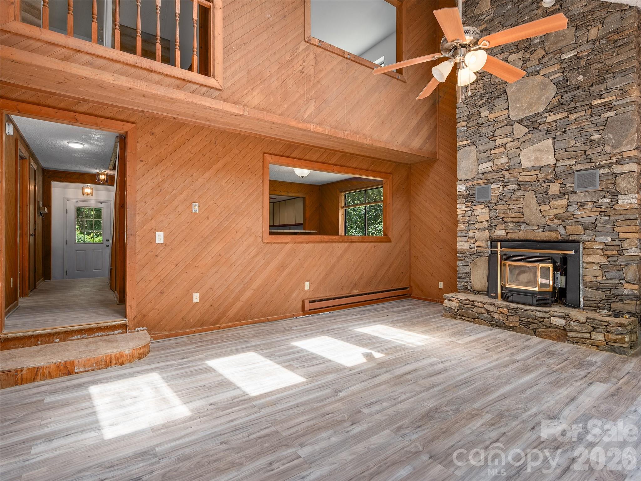 25 Little Creek Lane — Maggie Valley