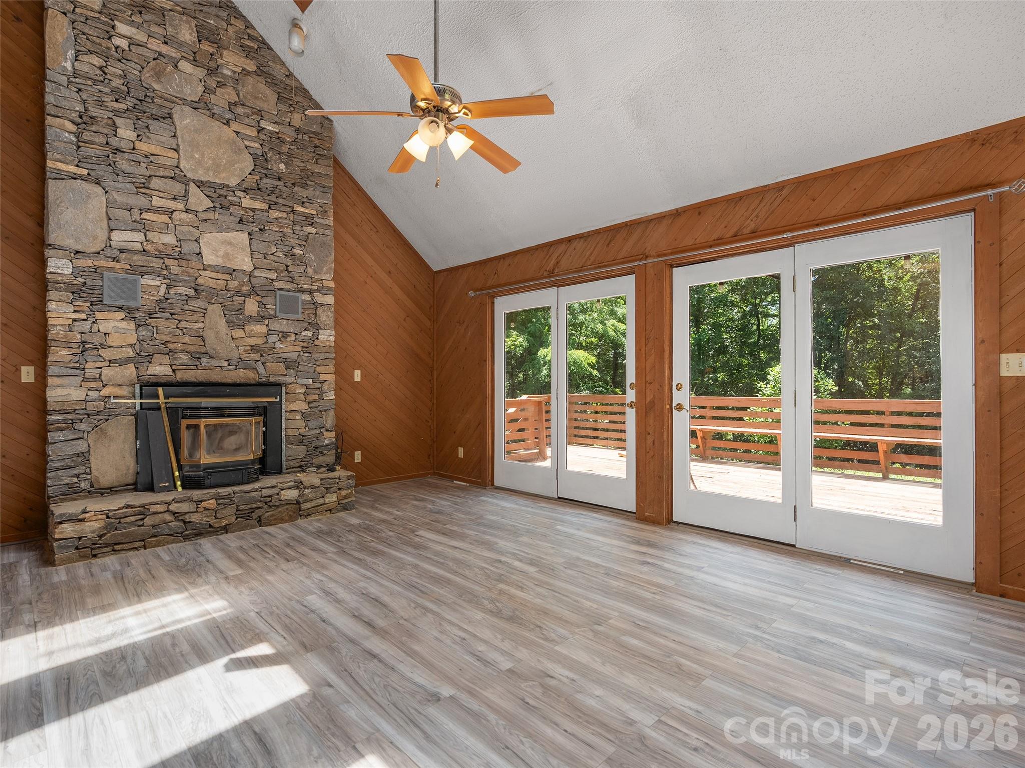 25 Little Creek Lane — Maggie Valley