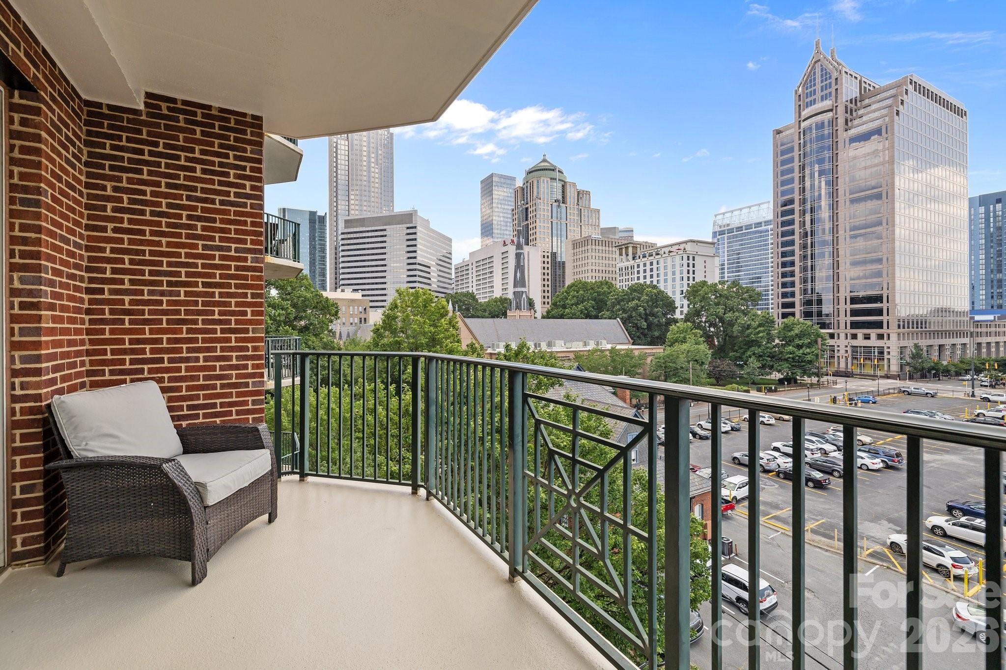 300 W 5th Street — Charlotte